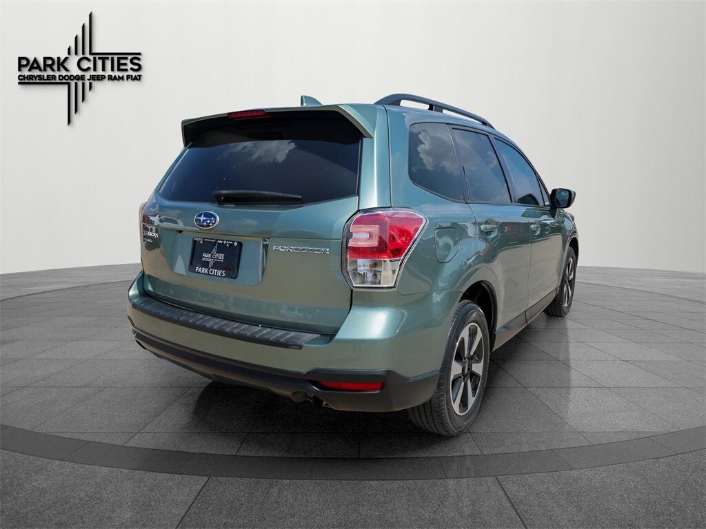 2017 Subaru Forester 2.5i Premium photo 3