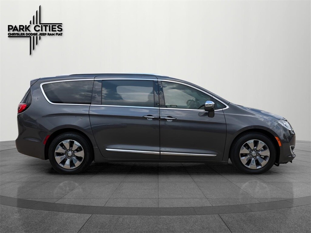 2018 Chrysler Pacifica Hybrid Limited photo 2