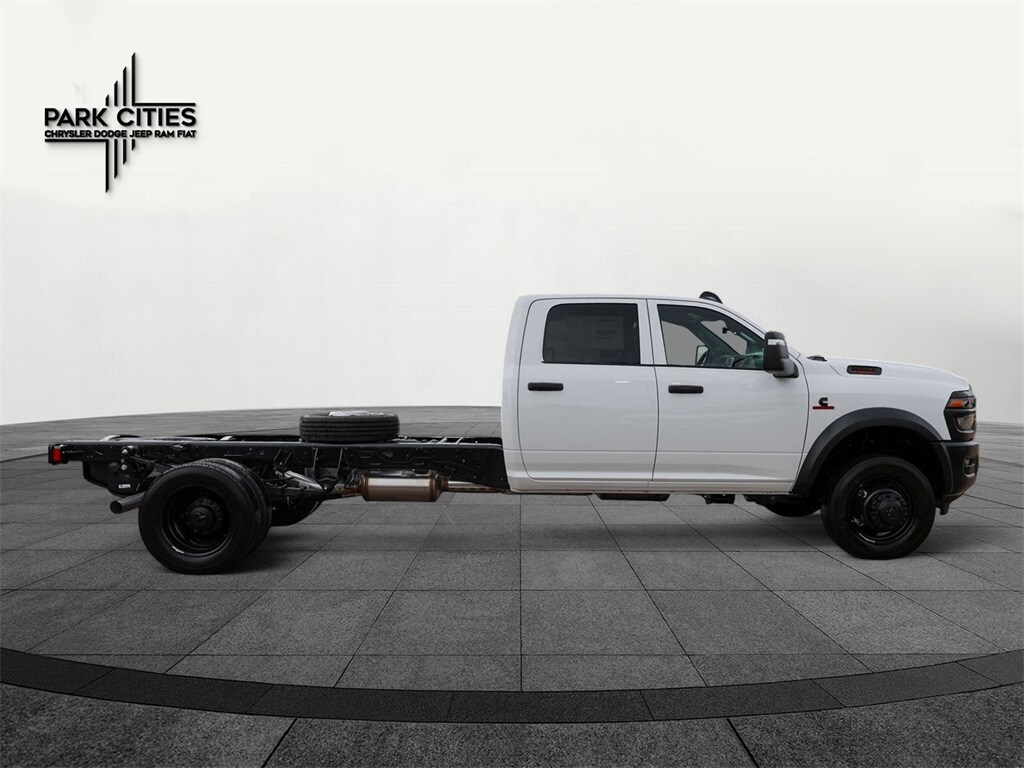 2025 Ram 5500 Tradesman photo 2