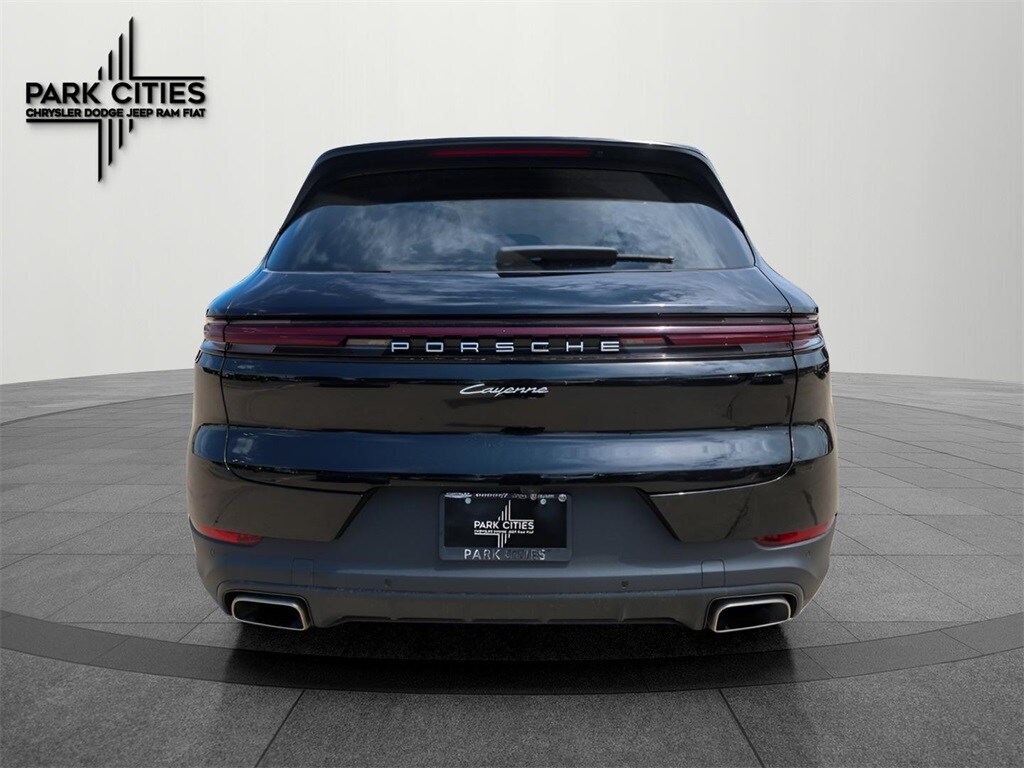 2024 Porsche Cayenne Base photo 4