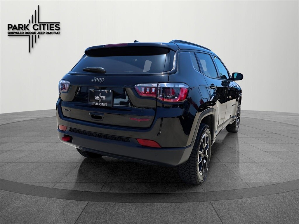 2024 Jeep Compass Trailhawk photo 3