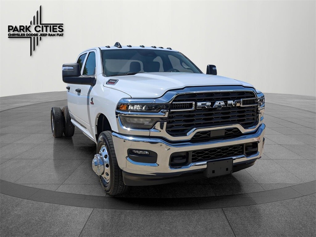 New 2025 Ram 3500 Chassis Cab 3500 TRADESMAN CREW CAB CHASSIS 4X4 60' CA Pickup