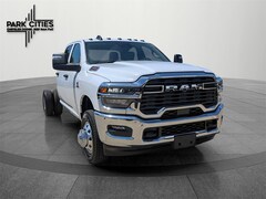 2025 Ram 3500 Chassis Cab 3500 TRADESMAN CREW CAB CHASSIS 4X4 60' CA Pickup