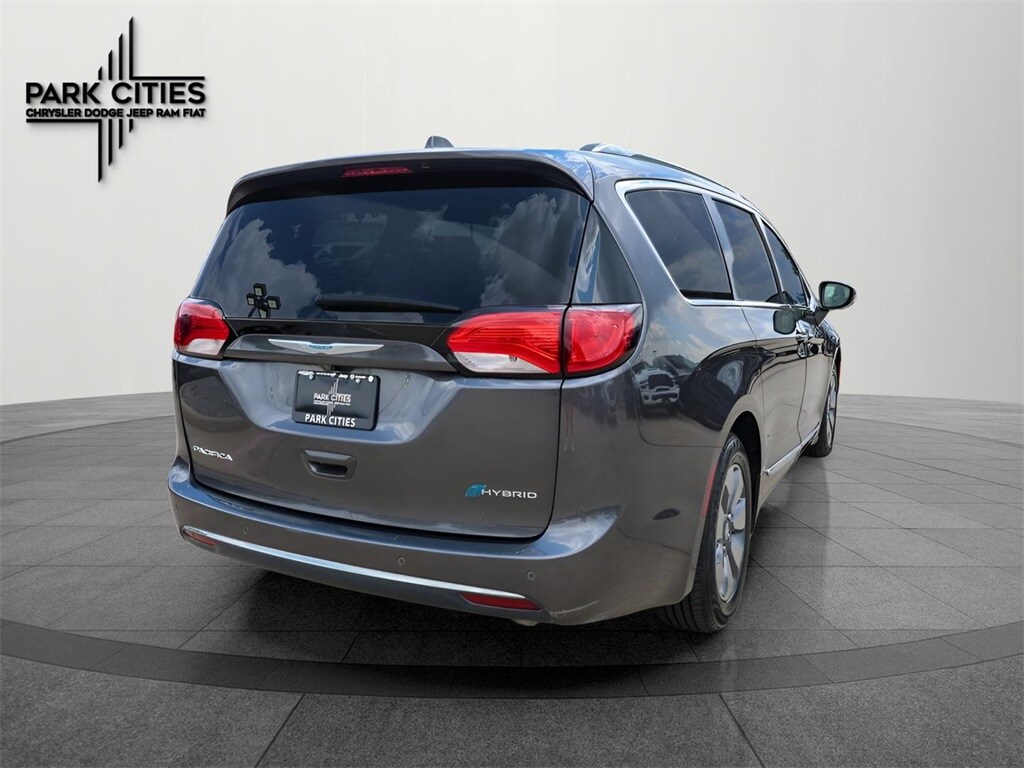2018 Chrysler Pacifica Hybrid Limited photo 3