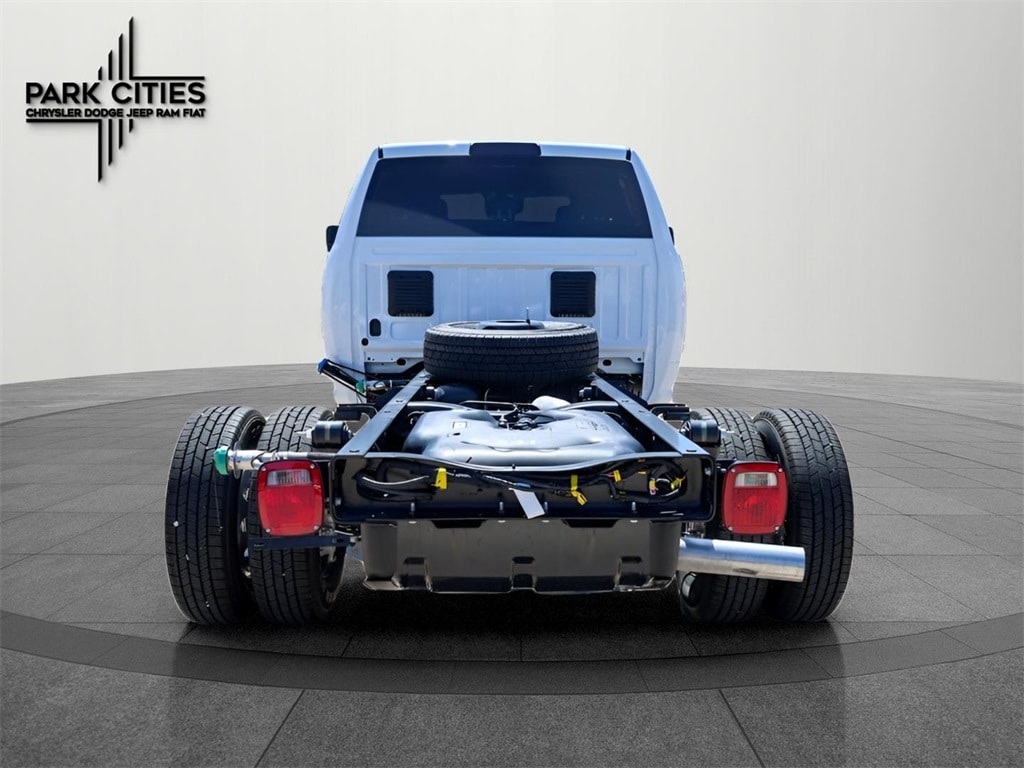 New 2025 Ram 3500 Chassis Cab 3500 TRADESMAN CREW CAB CHASSIS 4X4 60' CA Pickup