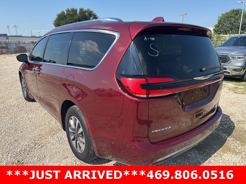 2021 Chrysler Pacifica Hybrid Touring L photo 3