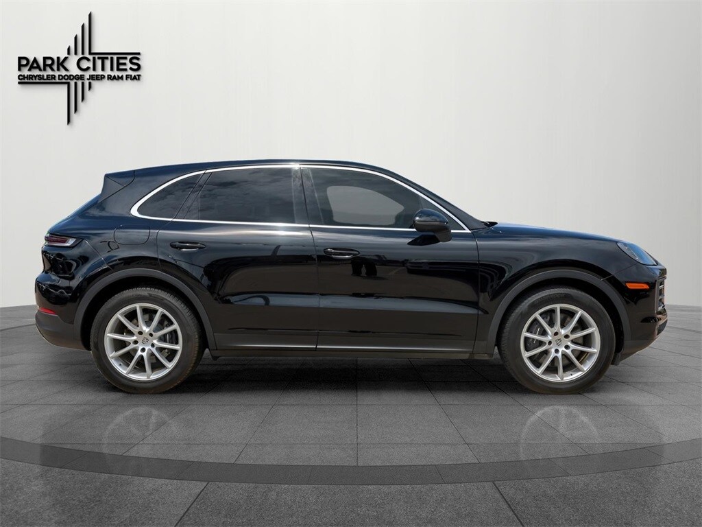 2024 Porsche Cayenne Base photo 2