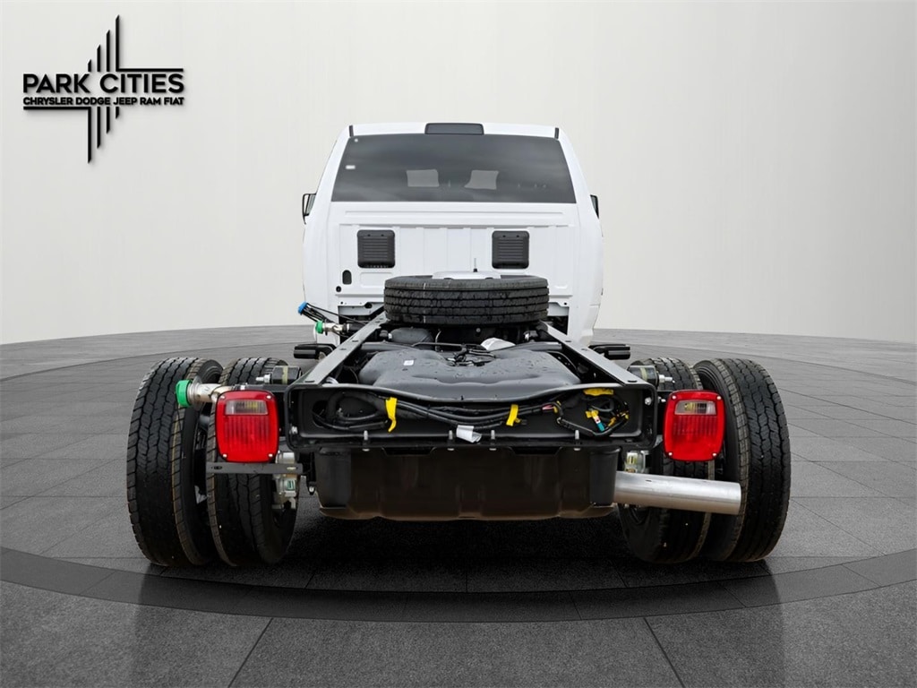 New 2025 Ram 5500 Chassis Cab 5500 TRADESMAN CHASSIS CREW CAB 4X4 84' CA Pickup