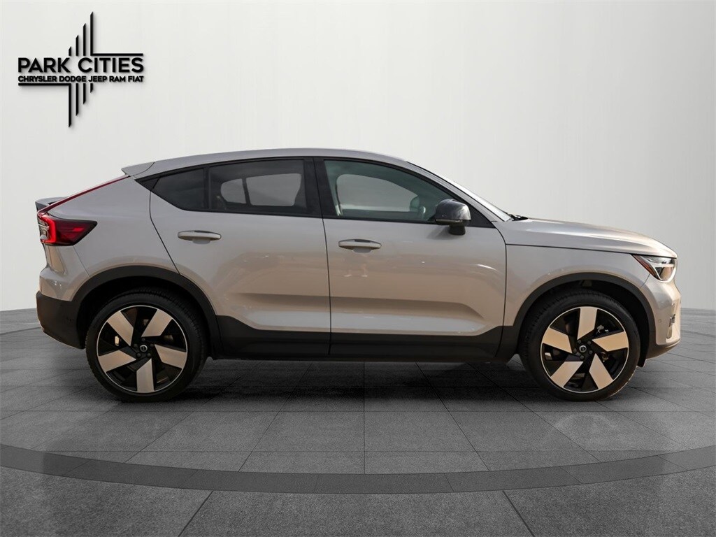 2023 Volvo C40 Recharge Ultimate photo 2