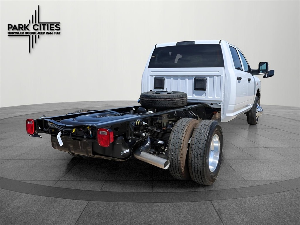 New 2025 Ram 3500 Chassis Cab 3500 TRADESMAN CREW CAB CHASSIS 4X4 60' CA Pickup