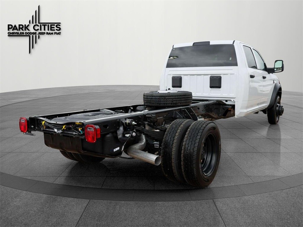 2025 Ram 5500 Tradesman photo 3