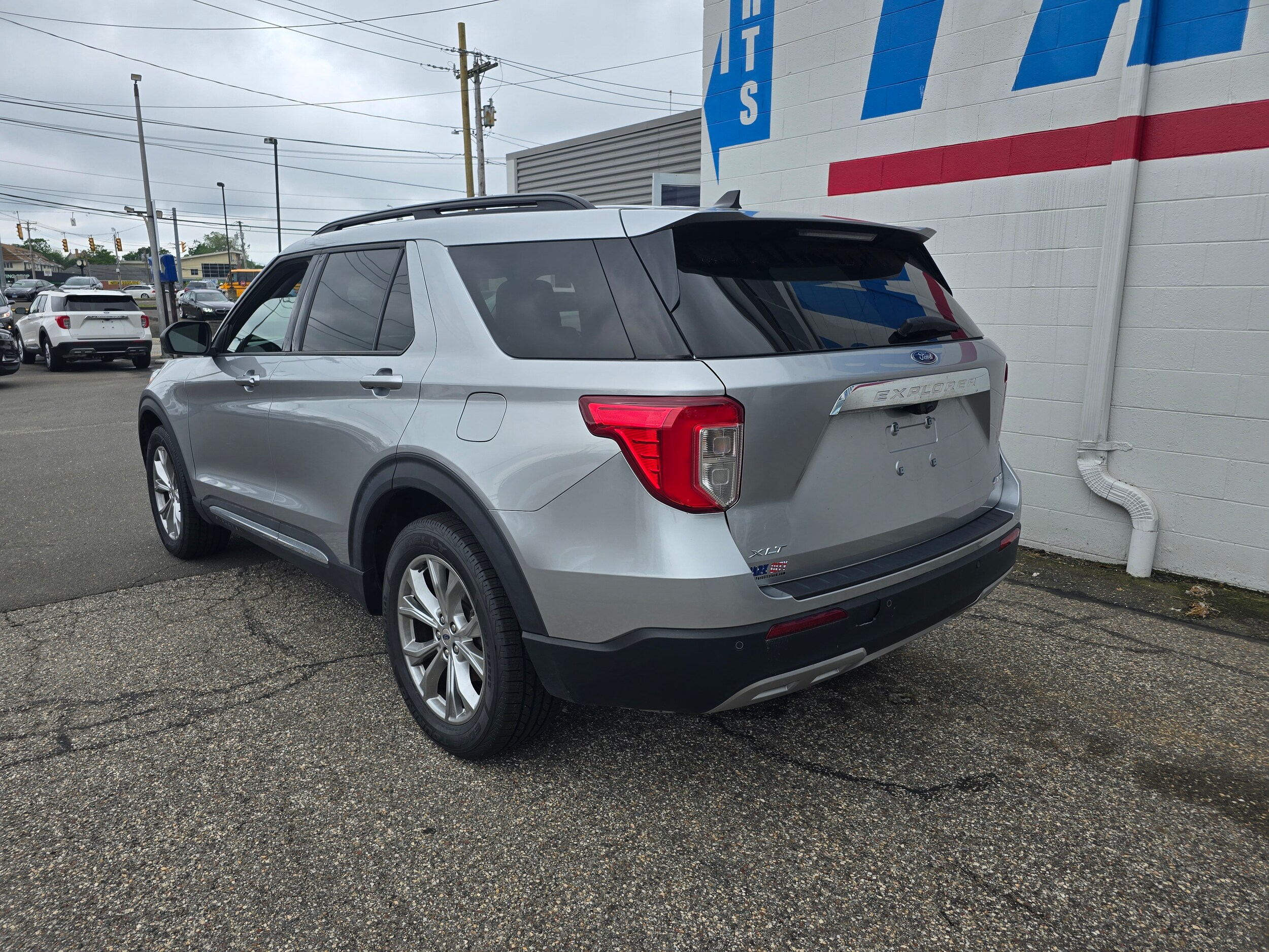 2021 Ford Explorer XLT photo 2