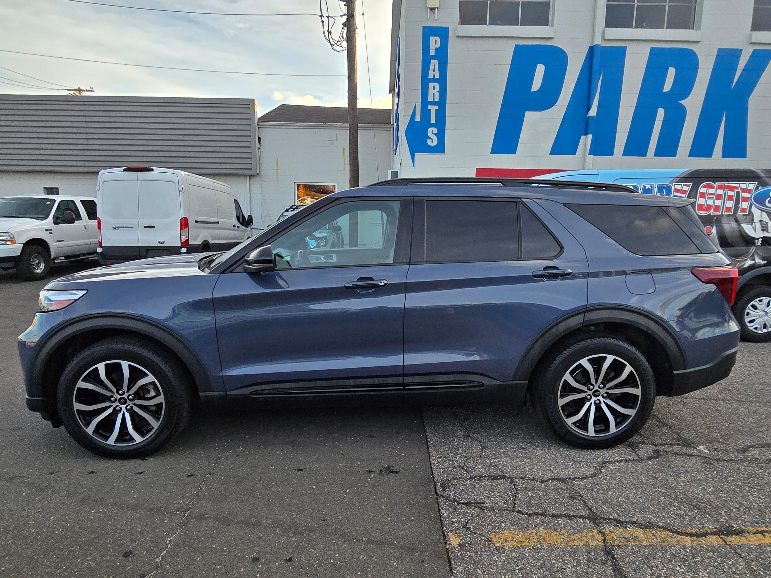 2021 Ford Explorer ST photo 2