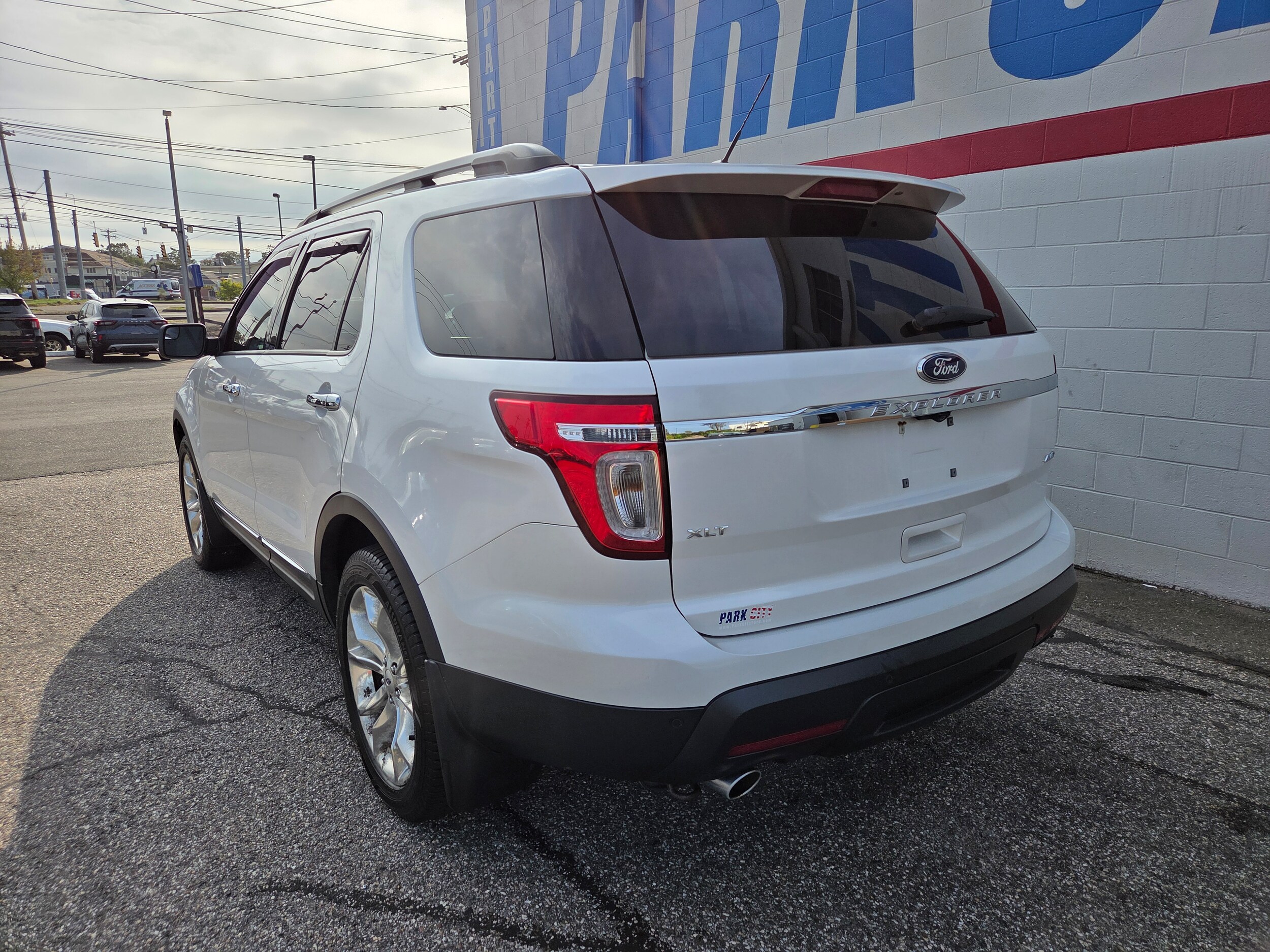 2015 Ford Explorer XLT photo 2