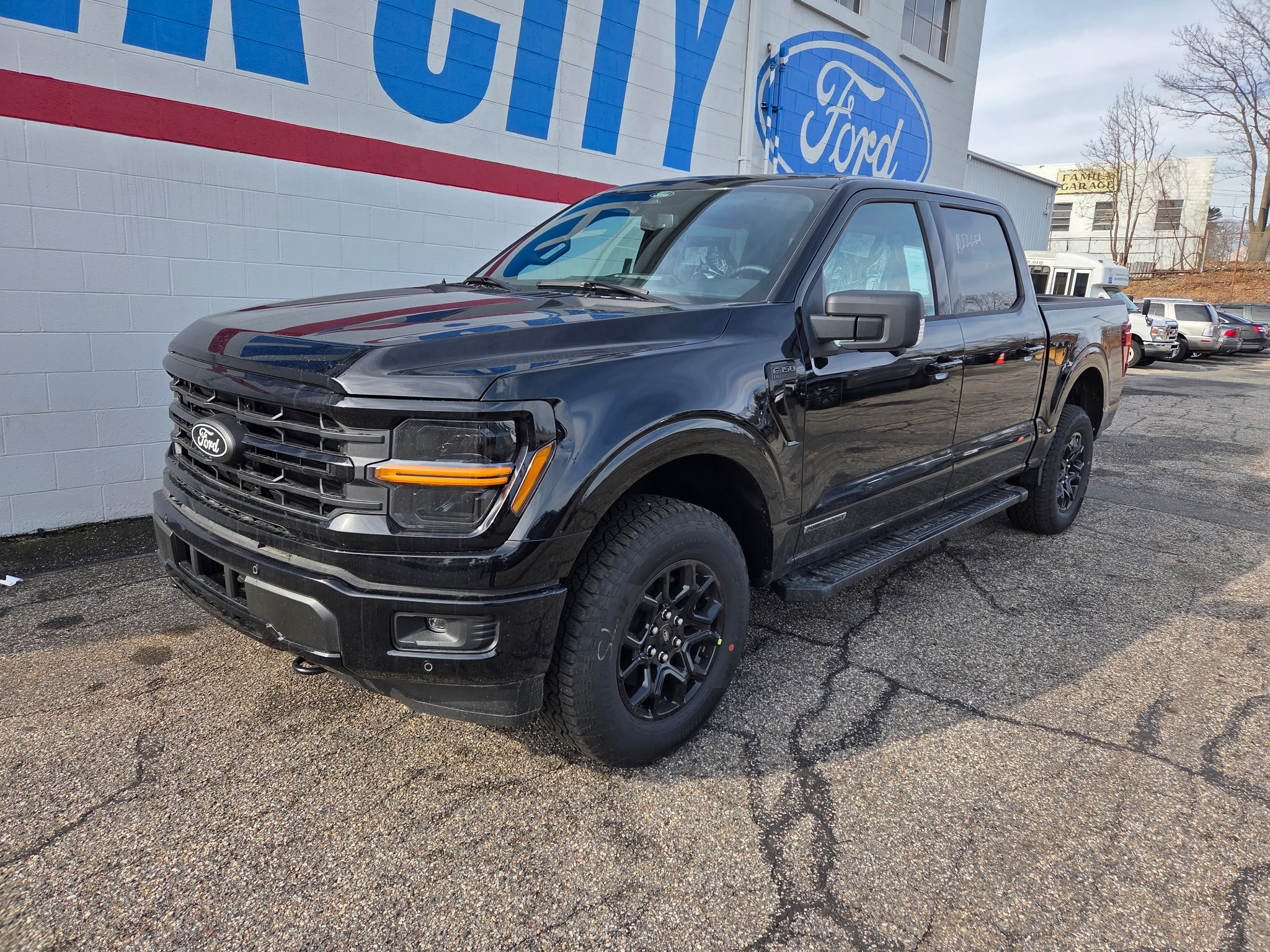 2025 Ford F-150 XLT's photo
