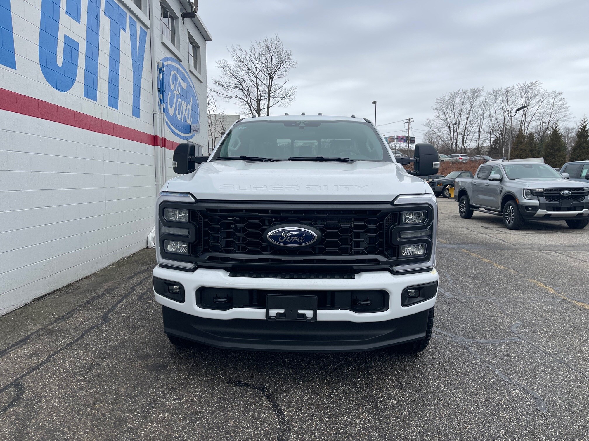 2025 Ford F-350 photo 4