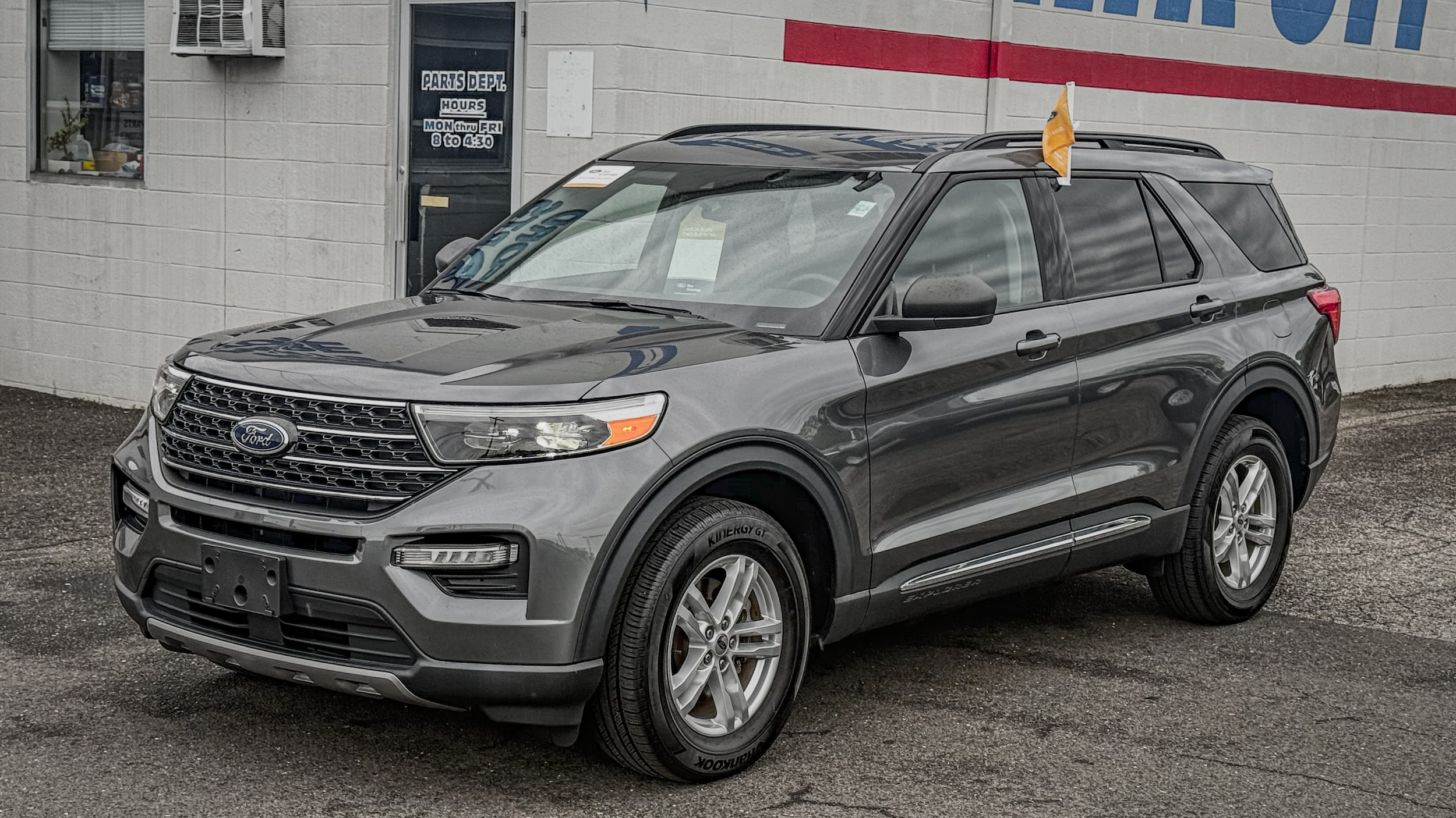 2023 Ford Explorer XLT 4WD's photo