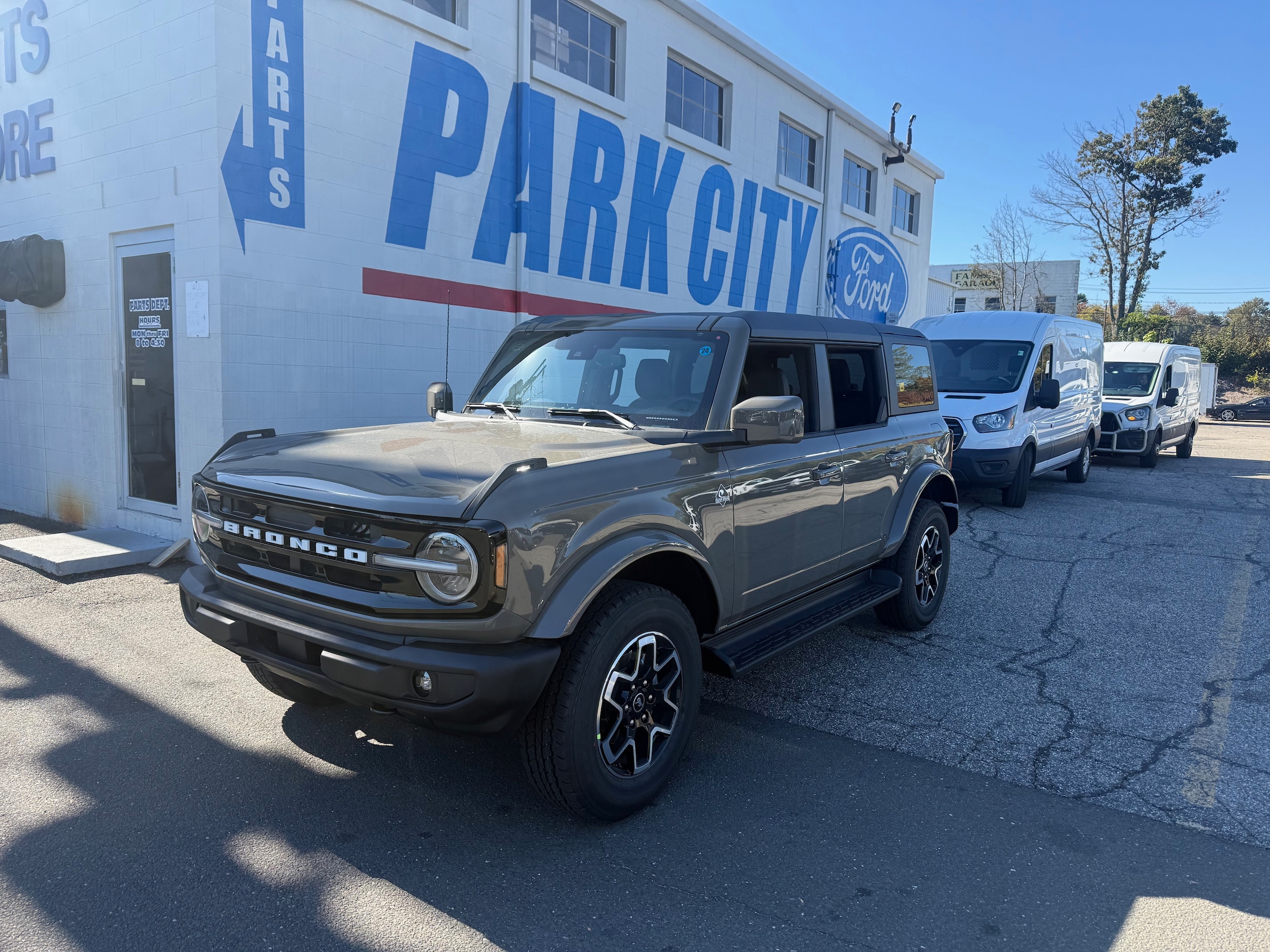 2025 Ford Bronco 4-Door Outer Banks's photo