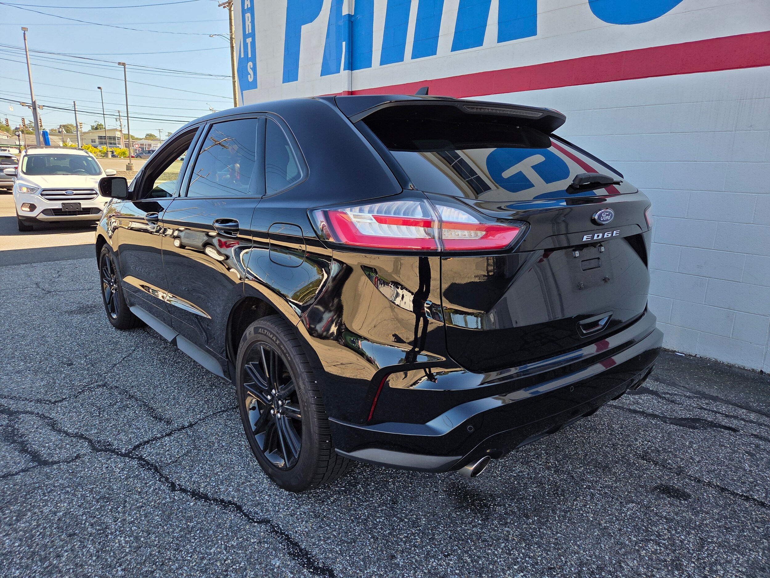 2021 Ford Edge ST photo 2