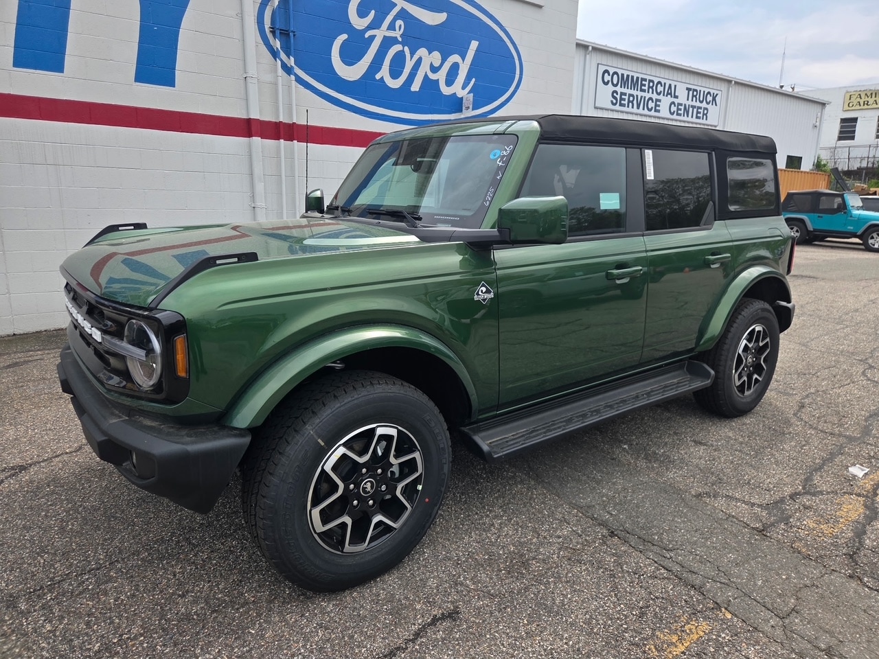 2025 Ford Bronco Outer Banks 4x4's photo