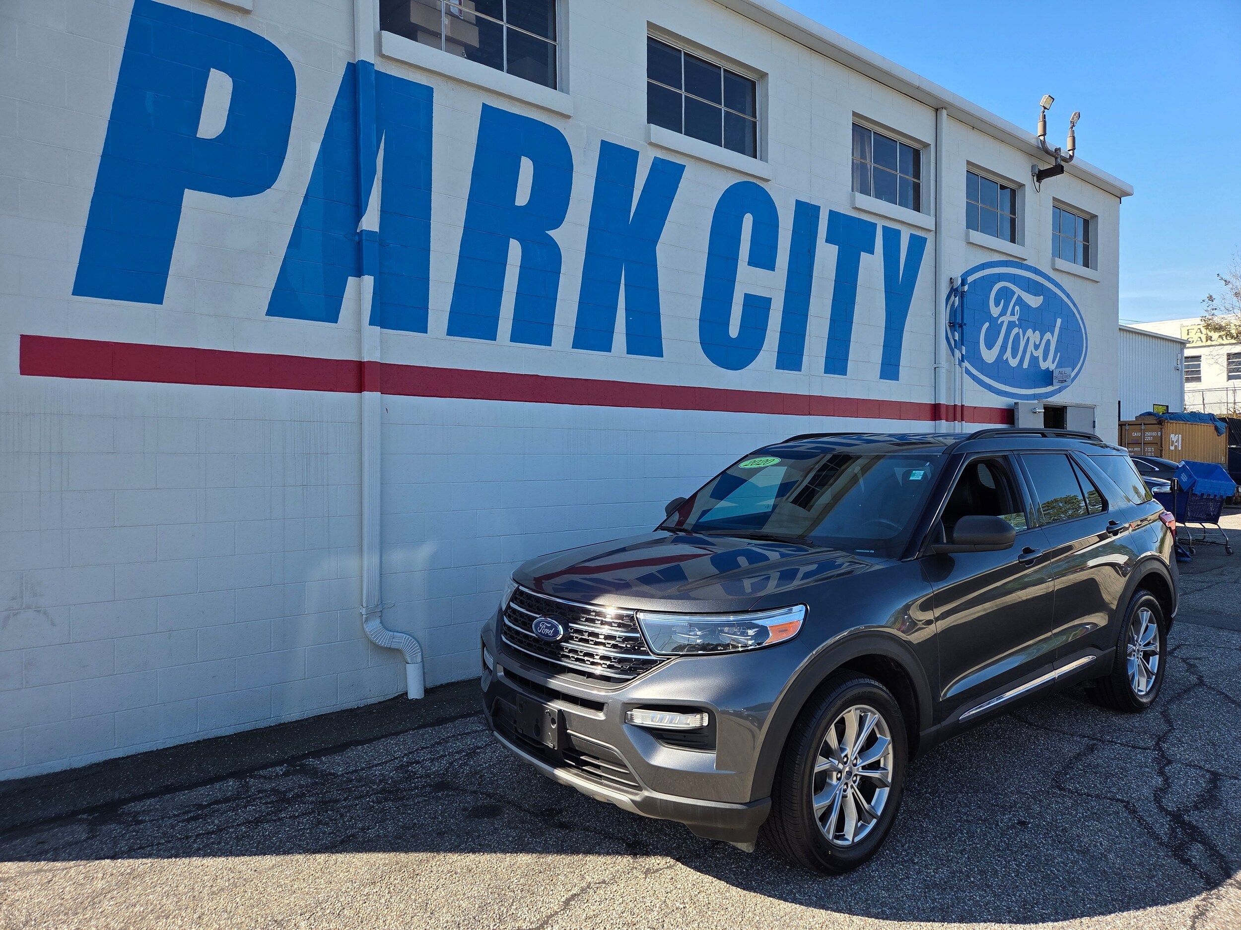 2020 Ford Explorer XLT photo 2