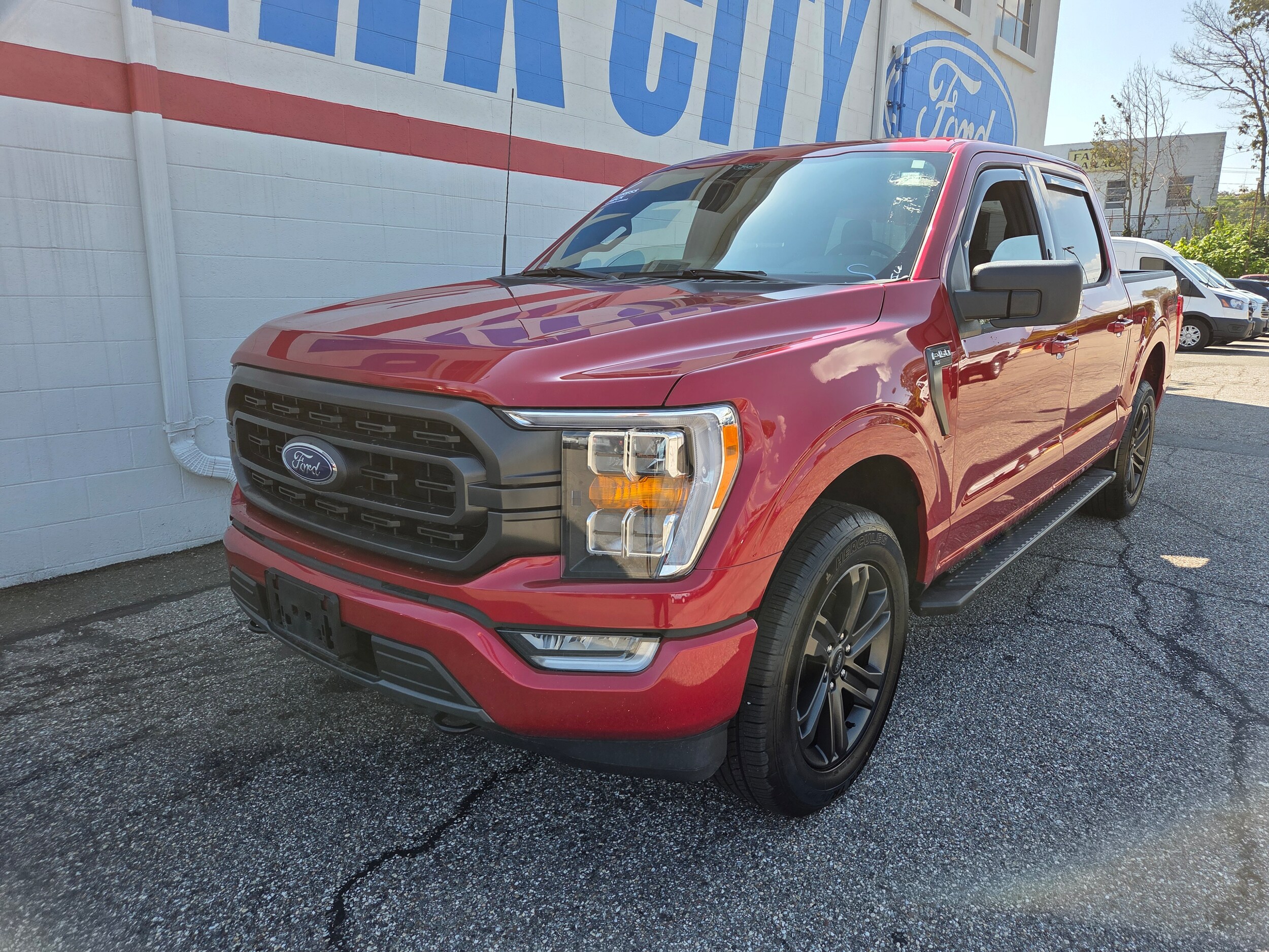 2022 Ford F-150 XLT photo 2
