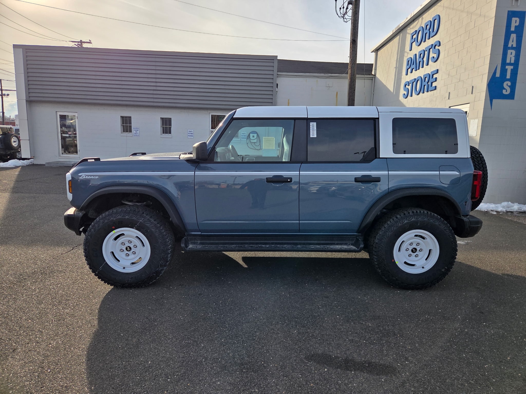 2025 Ford Bronco 4-Door Heritage Editon's photo