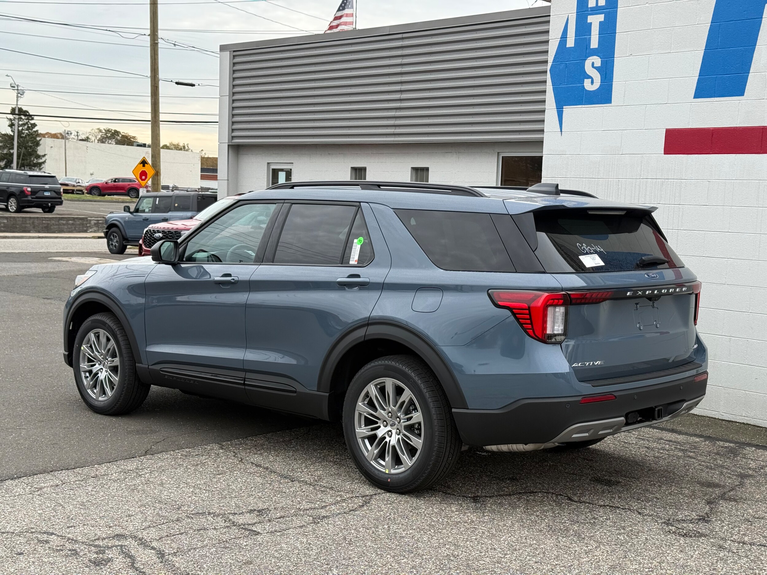 2026 Ford Explorer photo 4