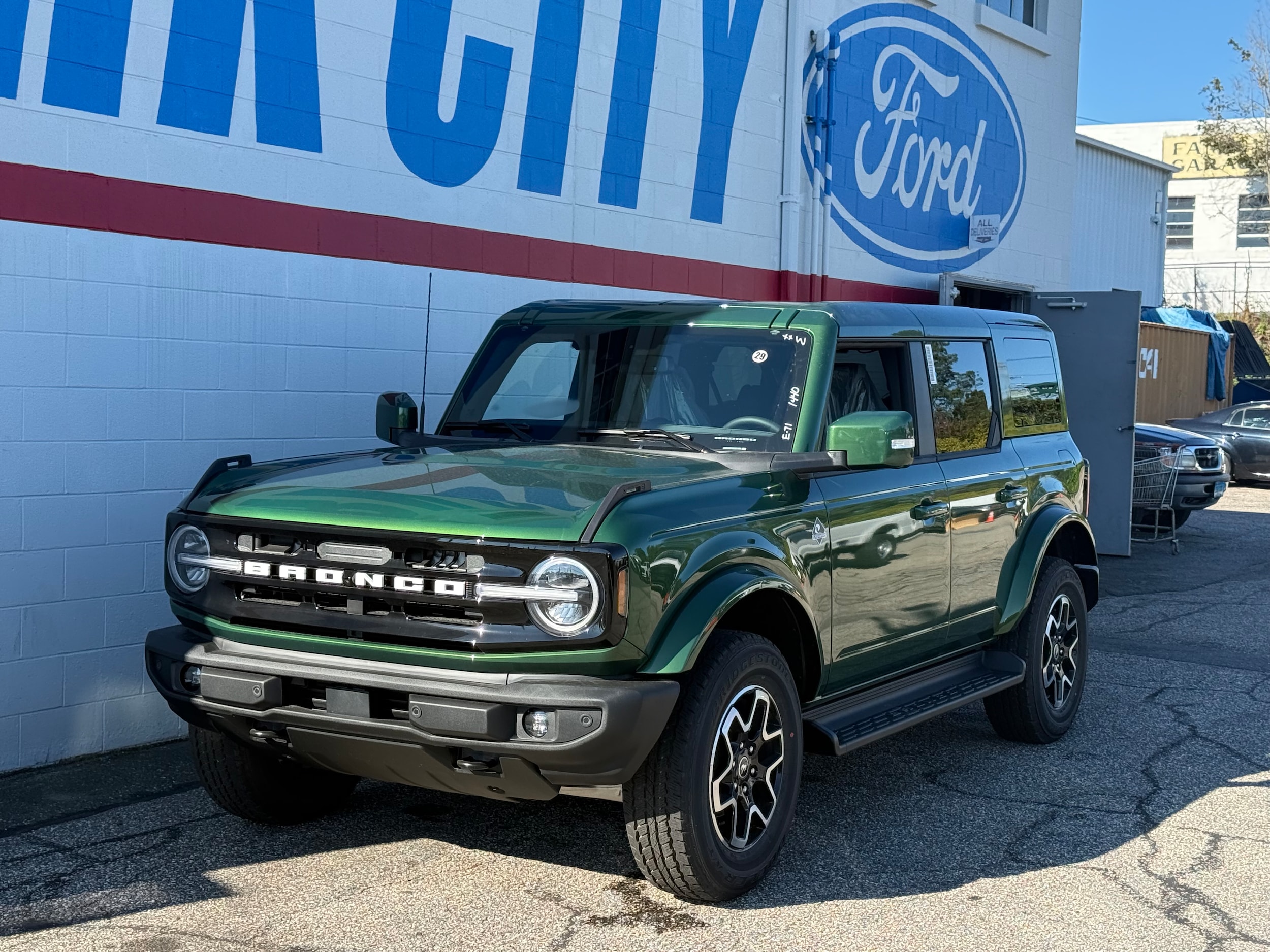 2025 Ford Bronco 4-Door Outer Banks's photo