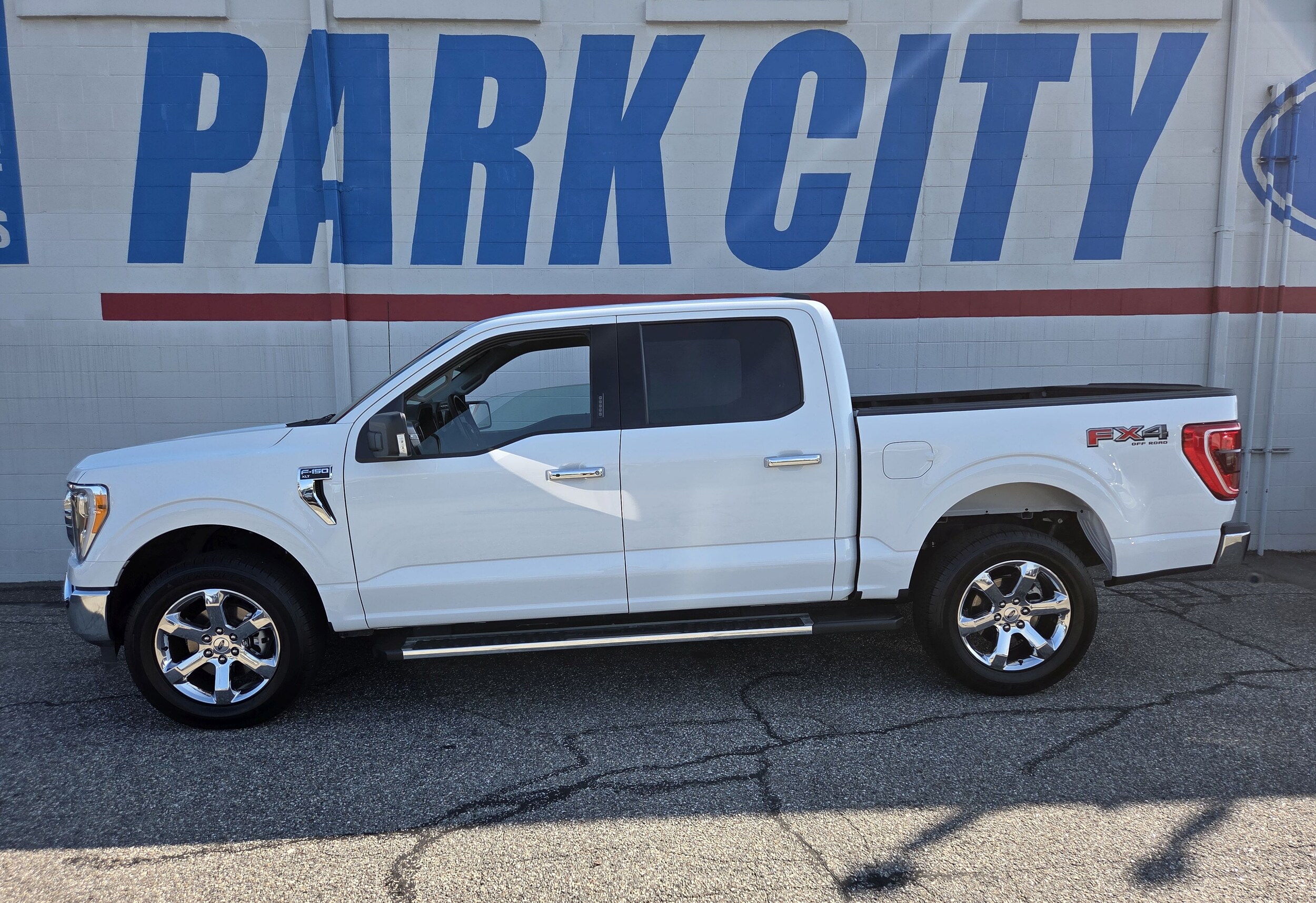 2022 Ford F-150 XLT photo 2