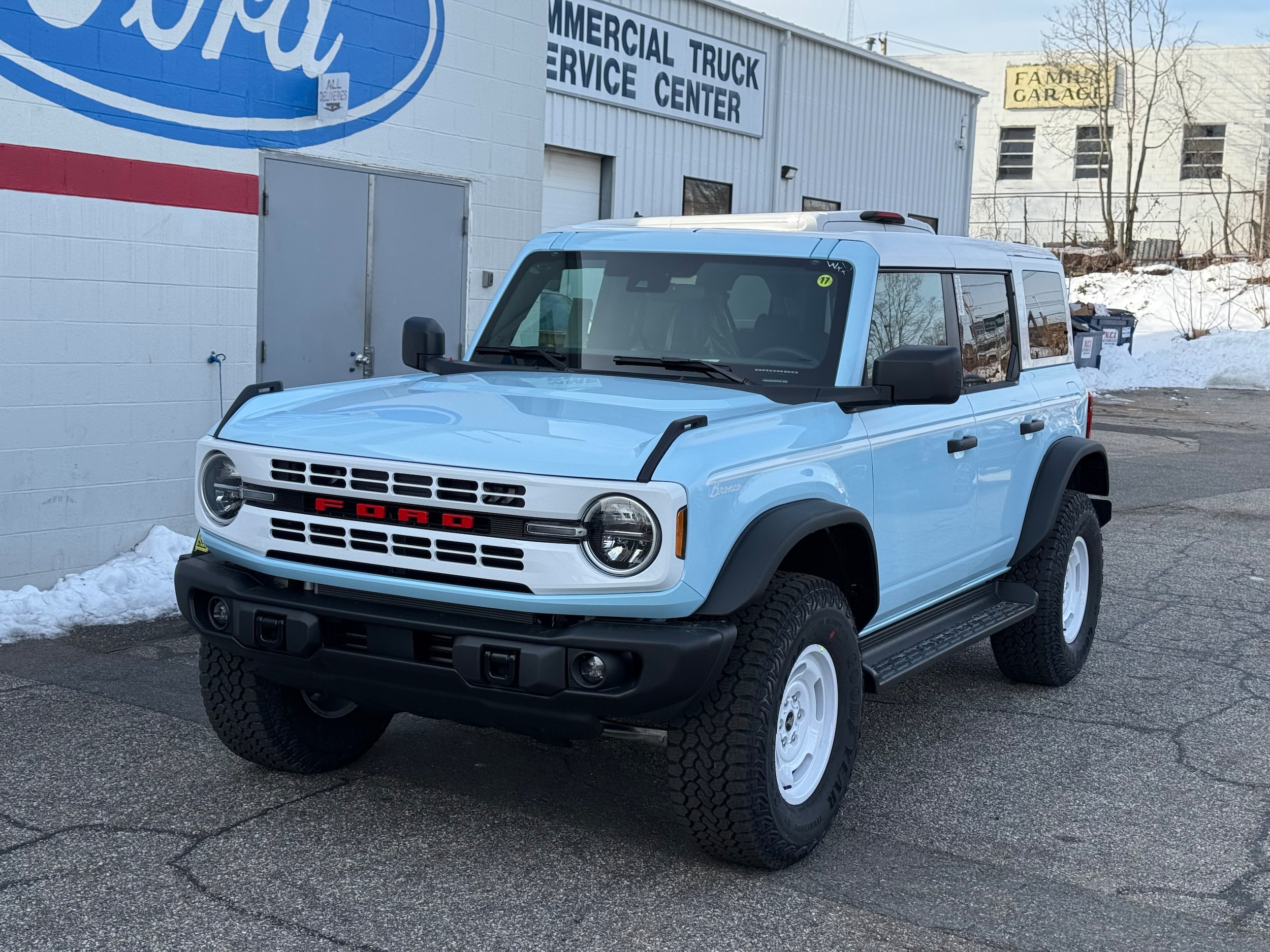 2025 Ford Bronco 4-Door Heritage Editon's photo
