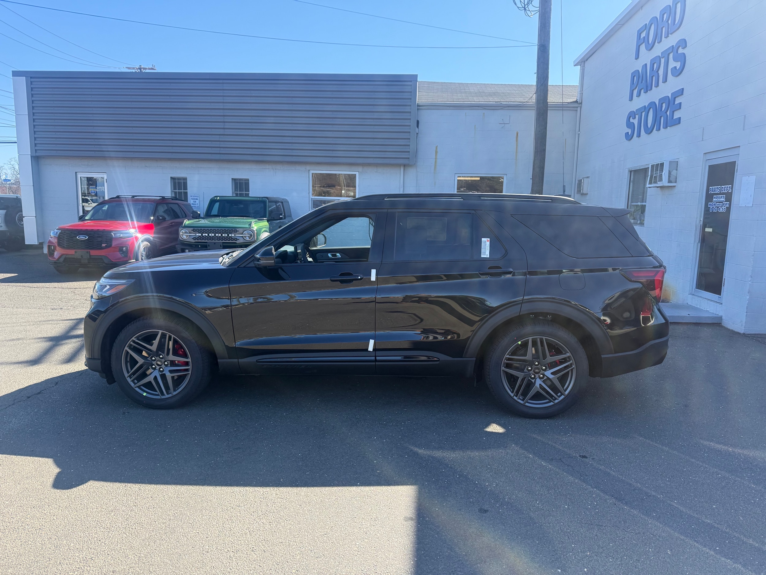 2026 Ford Explorer ST 4WD's photo