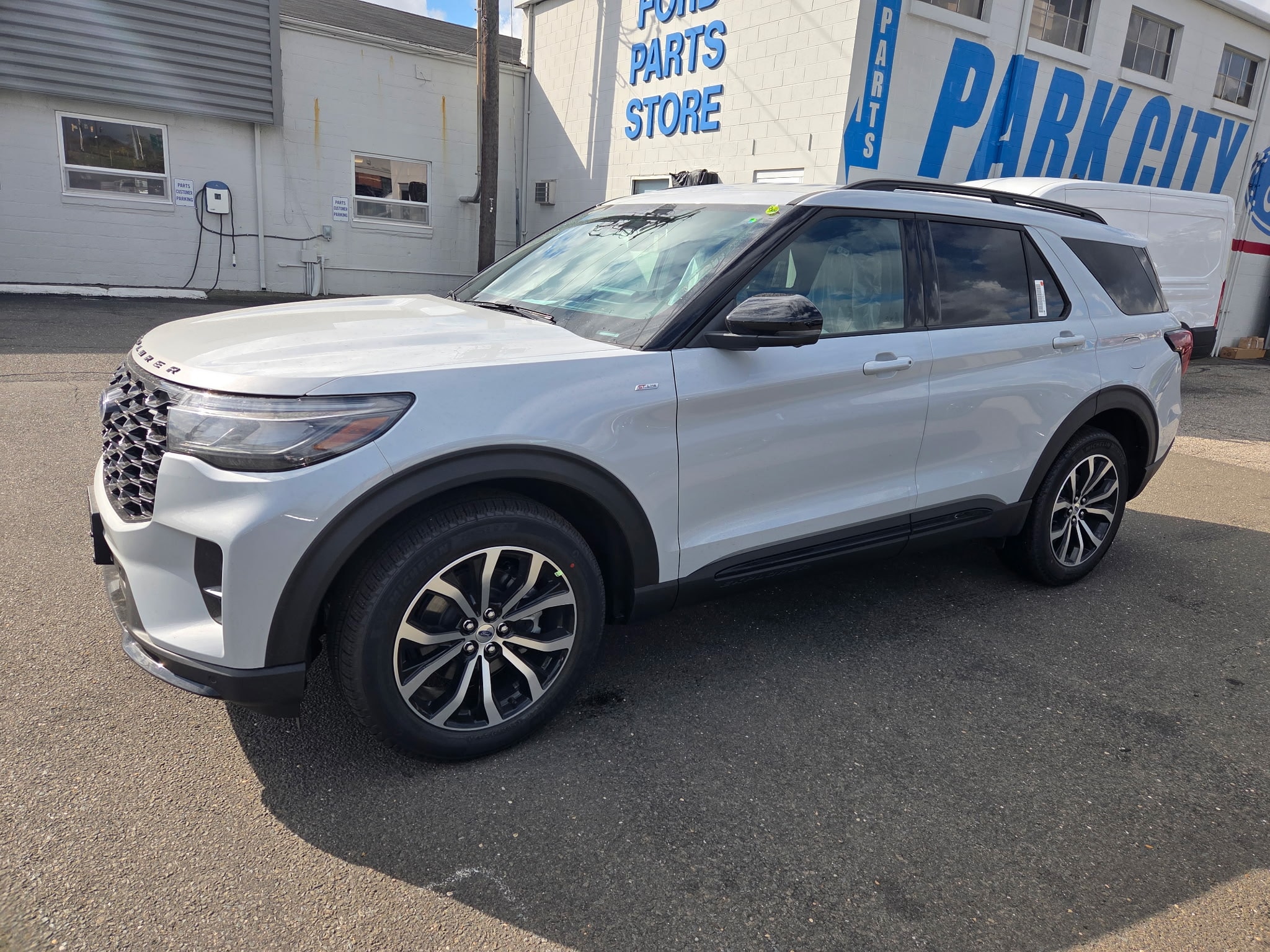 2026 Ford Explorer ST-LINE's photo