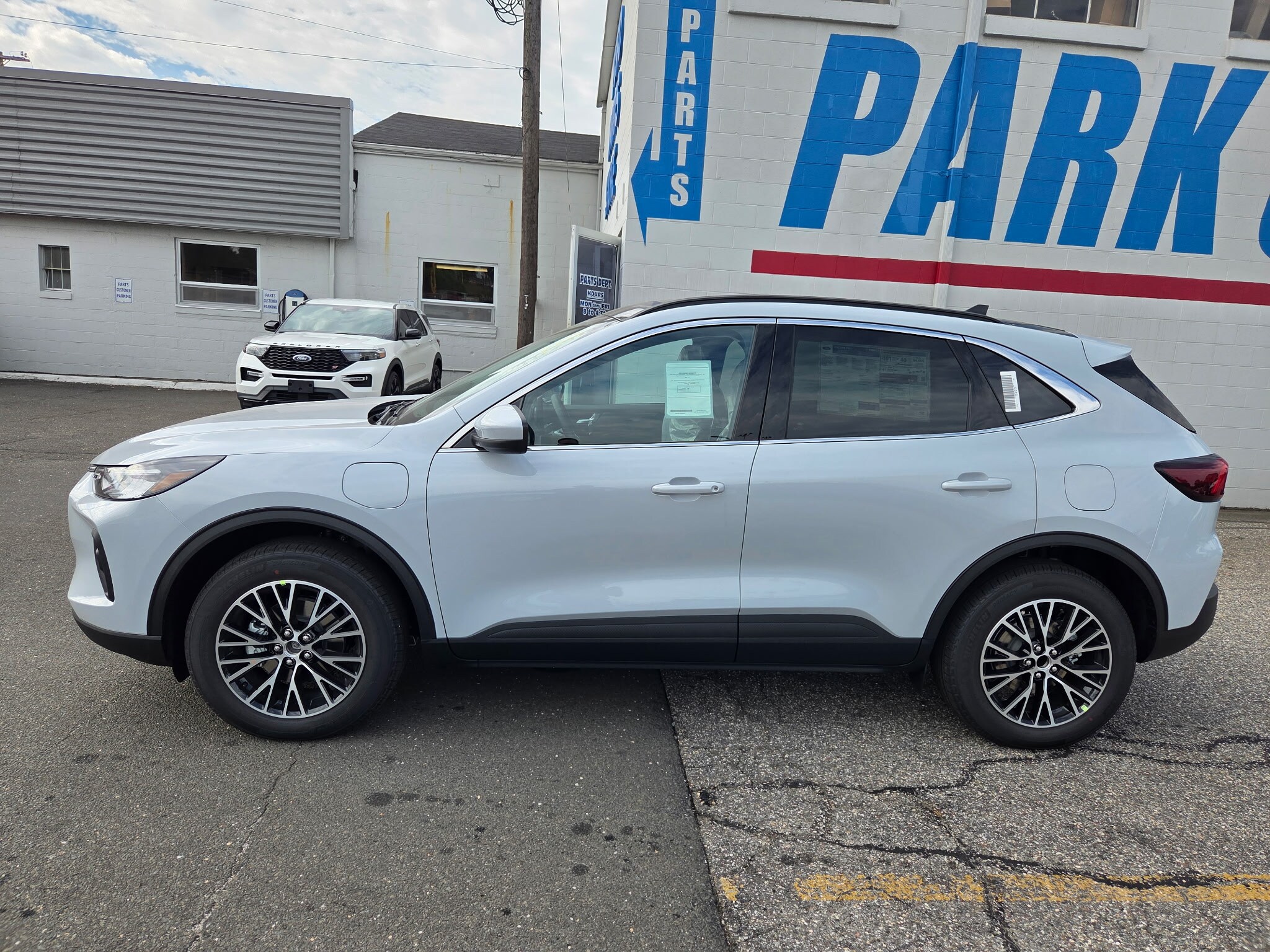 2025 Ford Escape photo 2