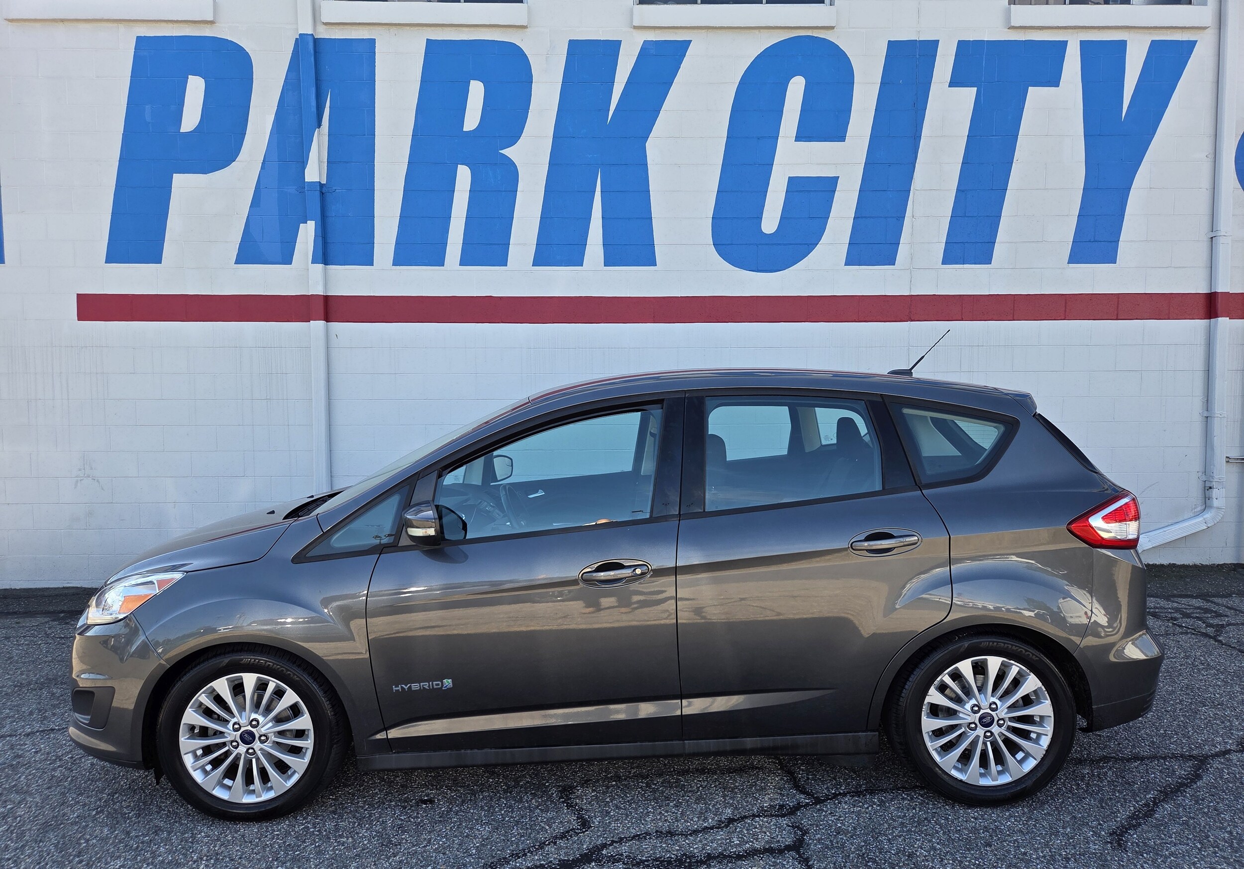 2017 Ford C-Max SE Hybrid photo 3