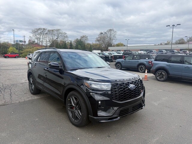 2025 Ford Explorer ST photo 2