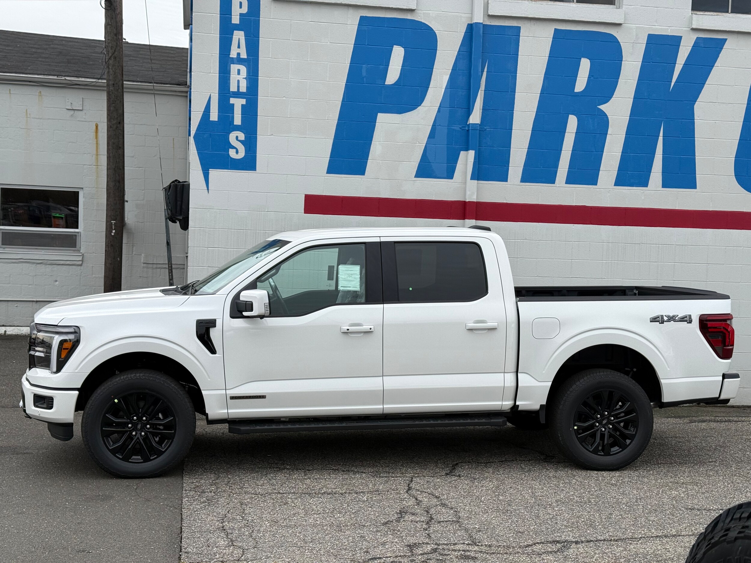 2025 Ford F-150 Lariat photo 3