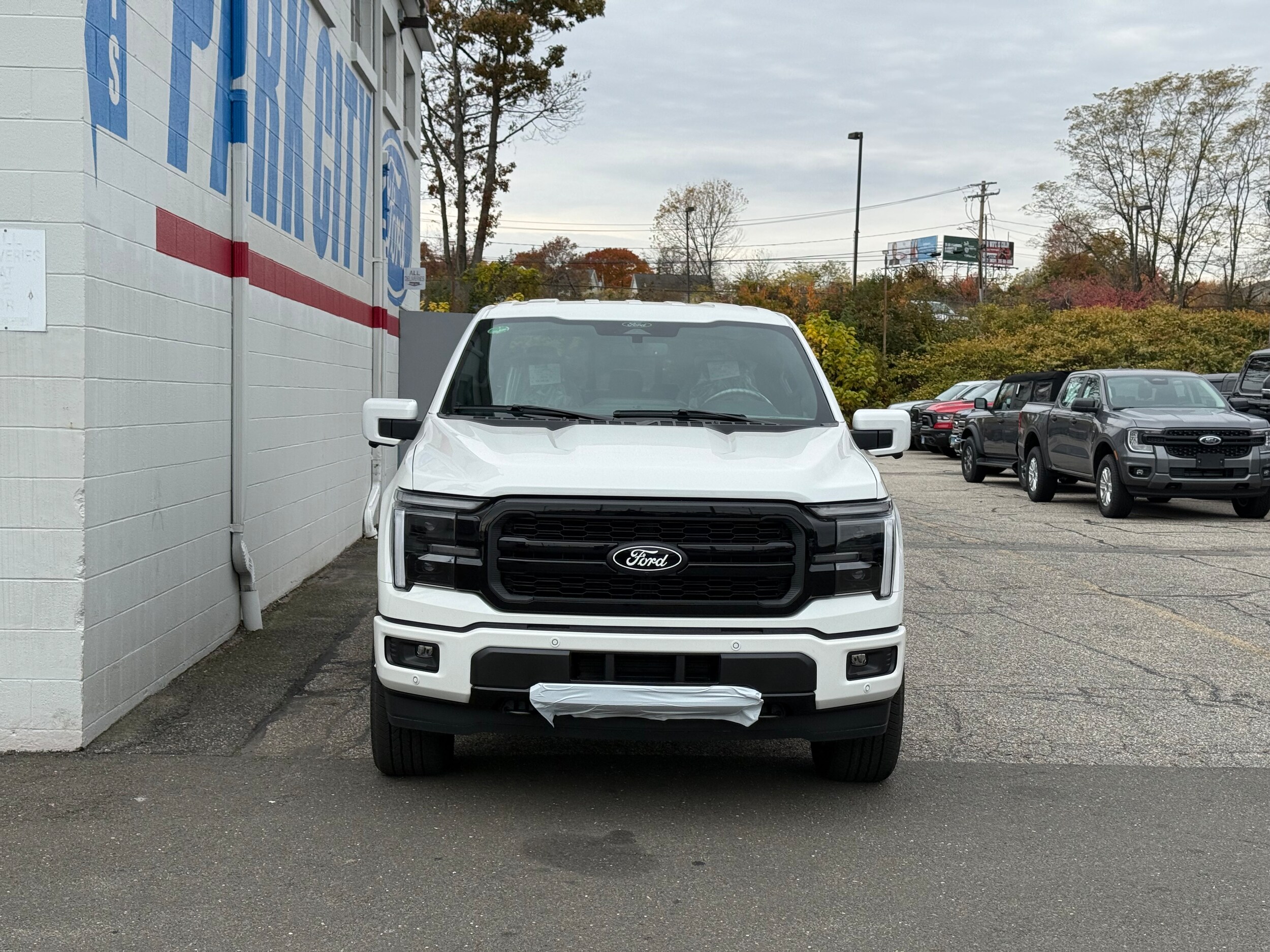 2025 Ford F-150 Lariat photo 2