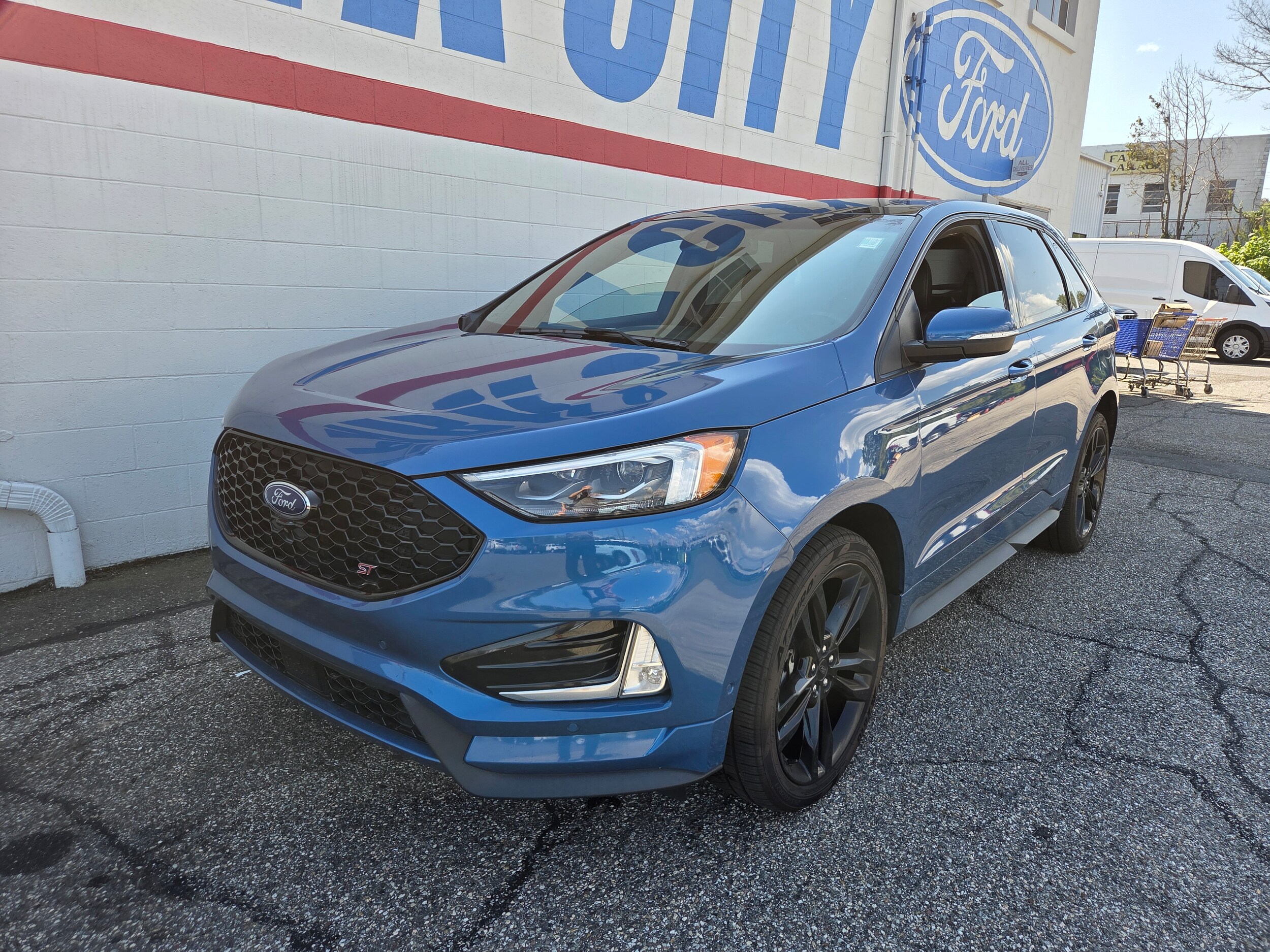 2019 Ford Edge ST photo 2