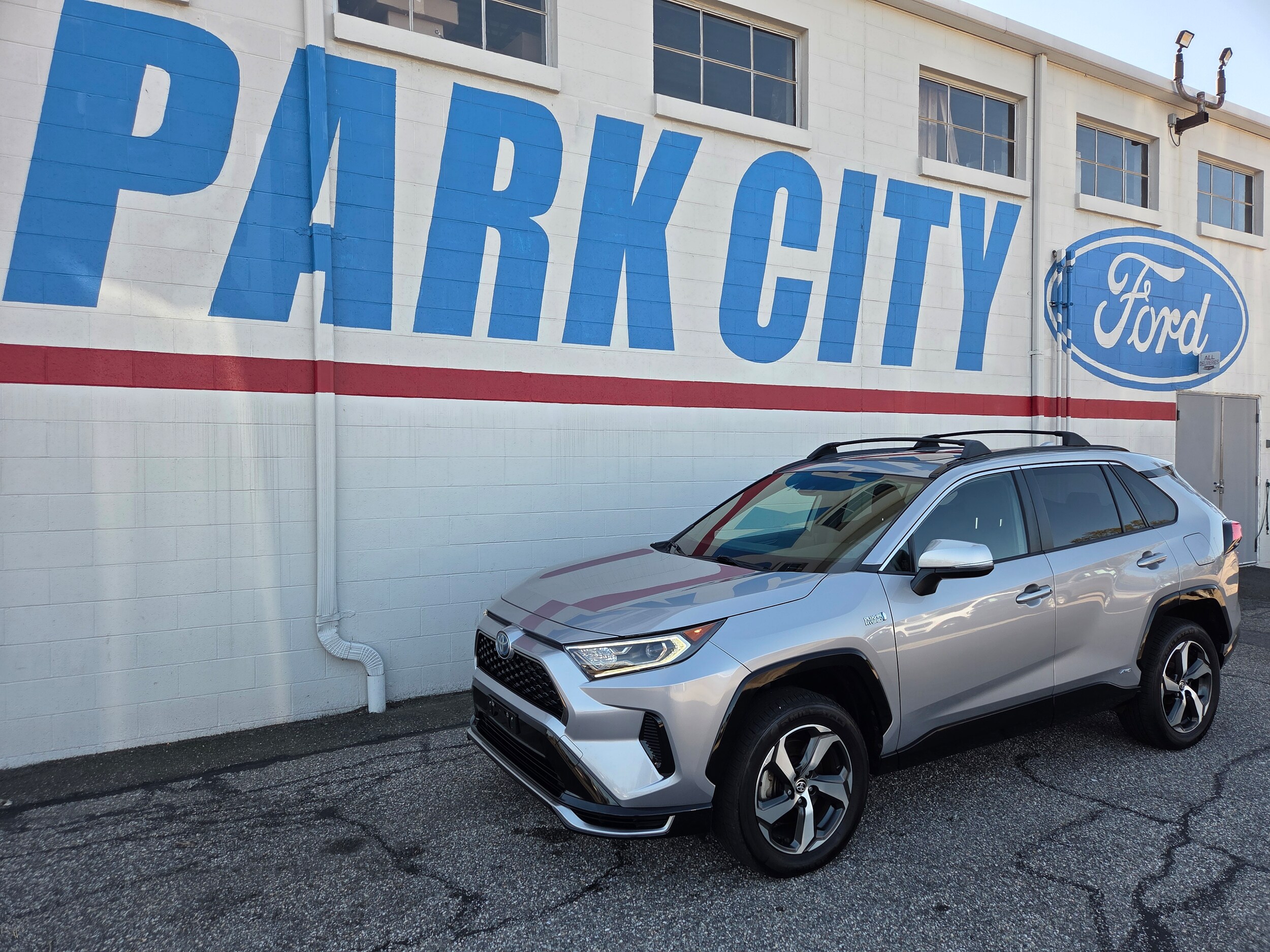2021 Toyota RAV4 Prime XLE Premium photo 2