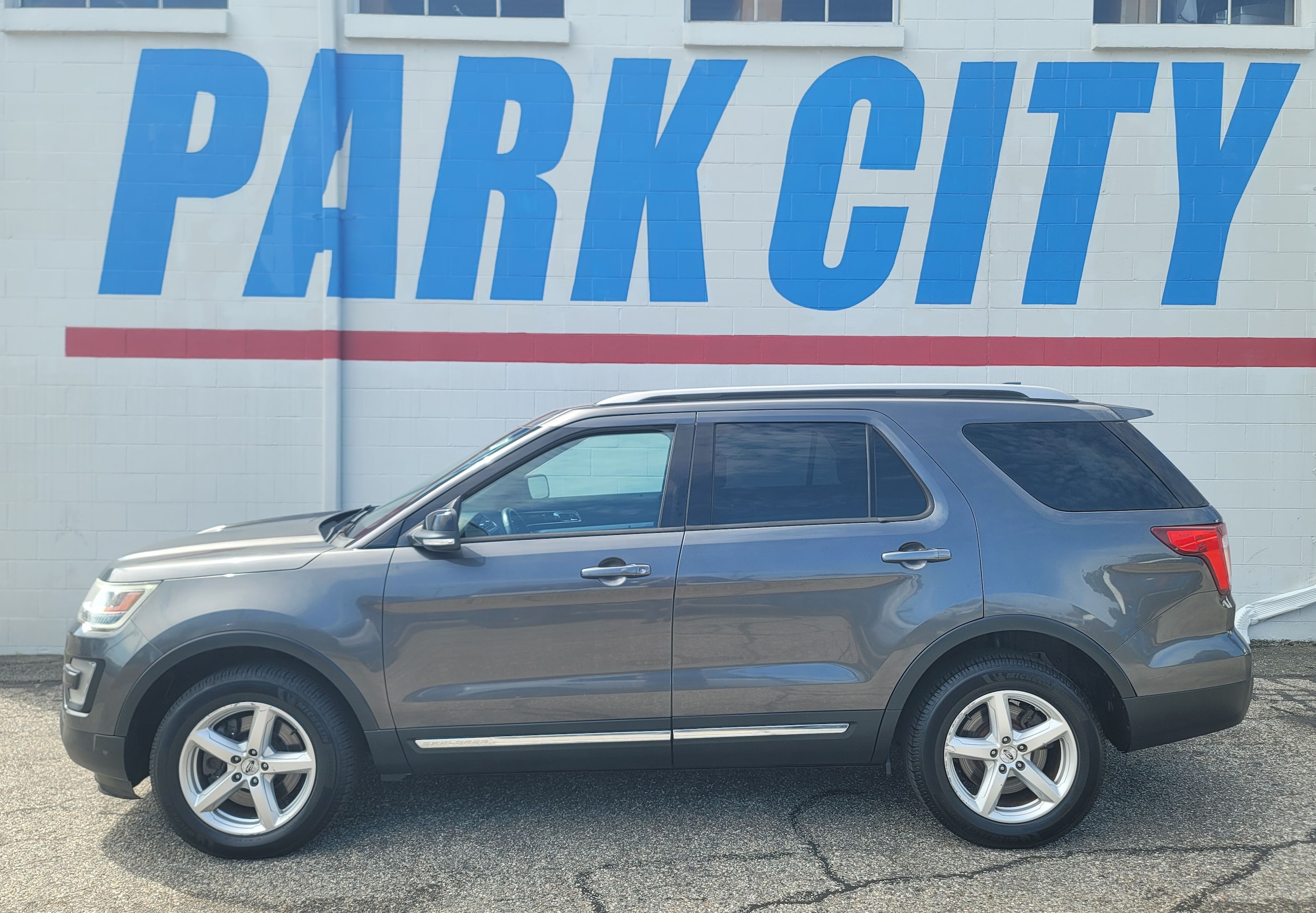 Used 2017 Ford Explorer XLT with VIN 1FM5K8D83HGD33595 for sale in Bridgeport, CT