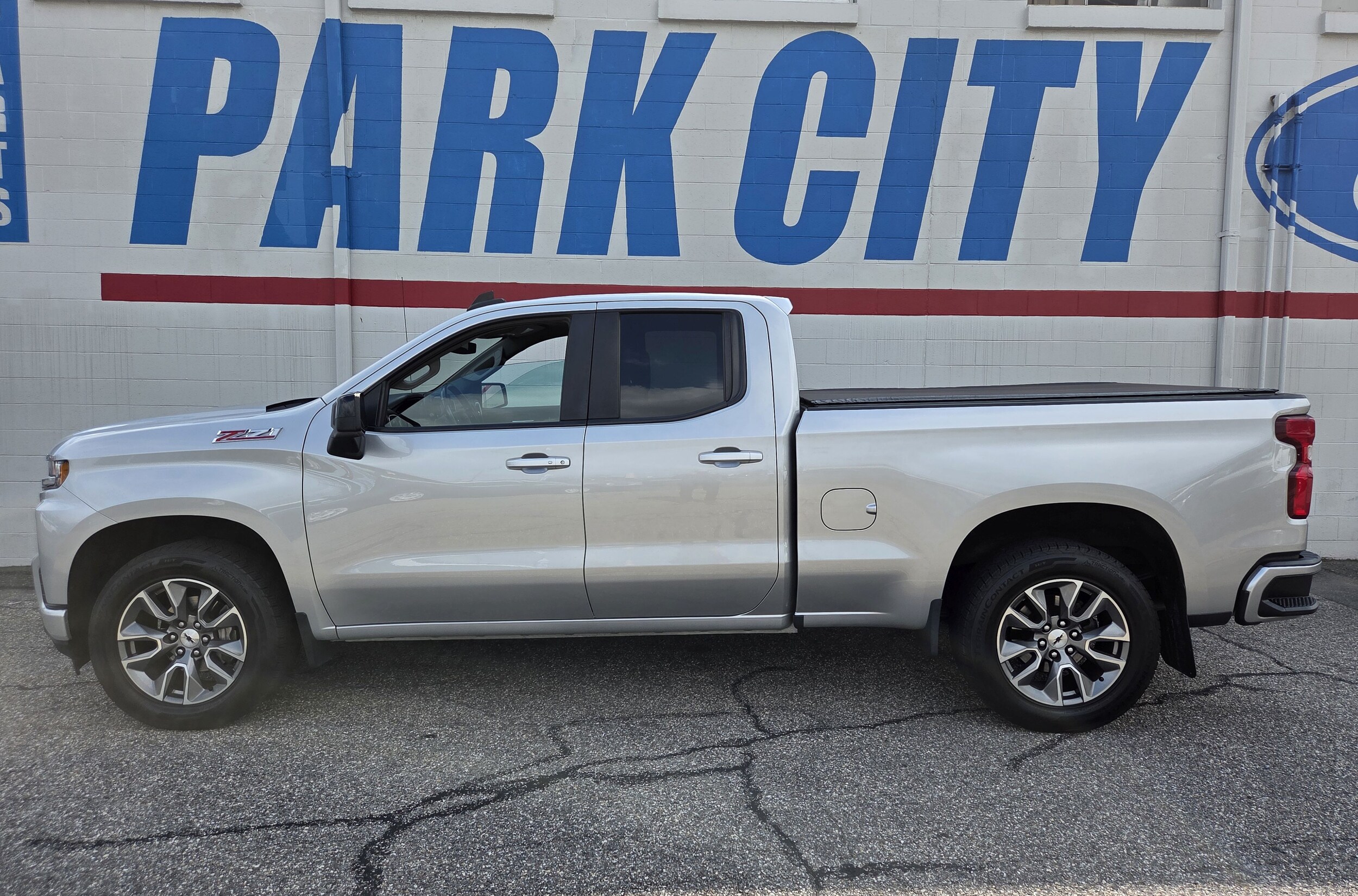 2020 Chevrolet Silverado 1500 RST photo 2