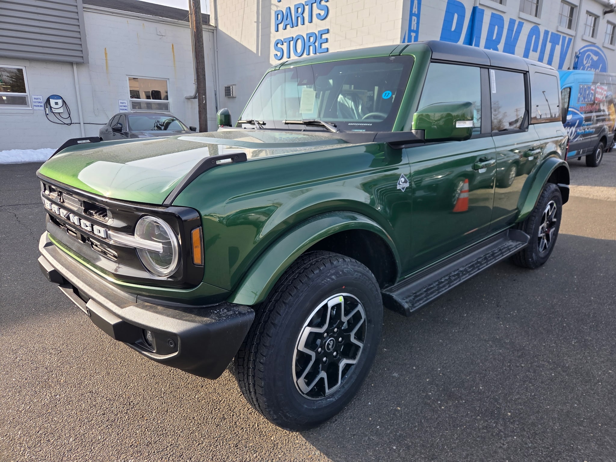2025 Ford Bronco 4-Door Outer Banks's photo