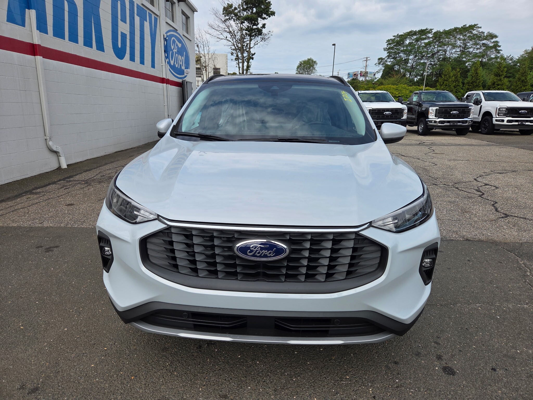 2025 Ford Escape photo 3