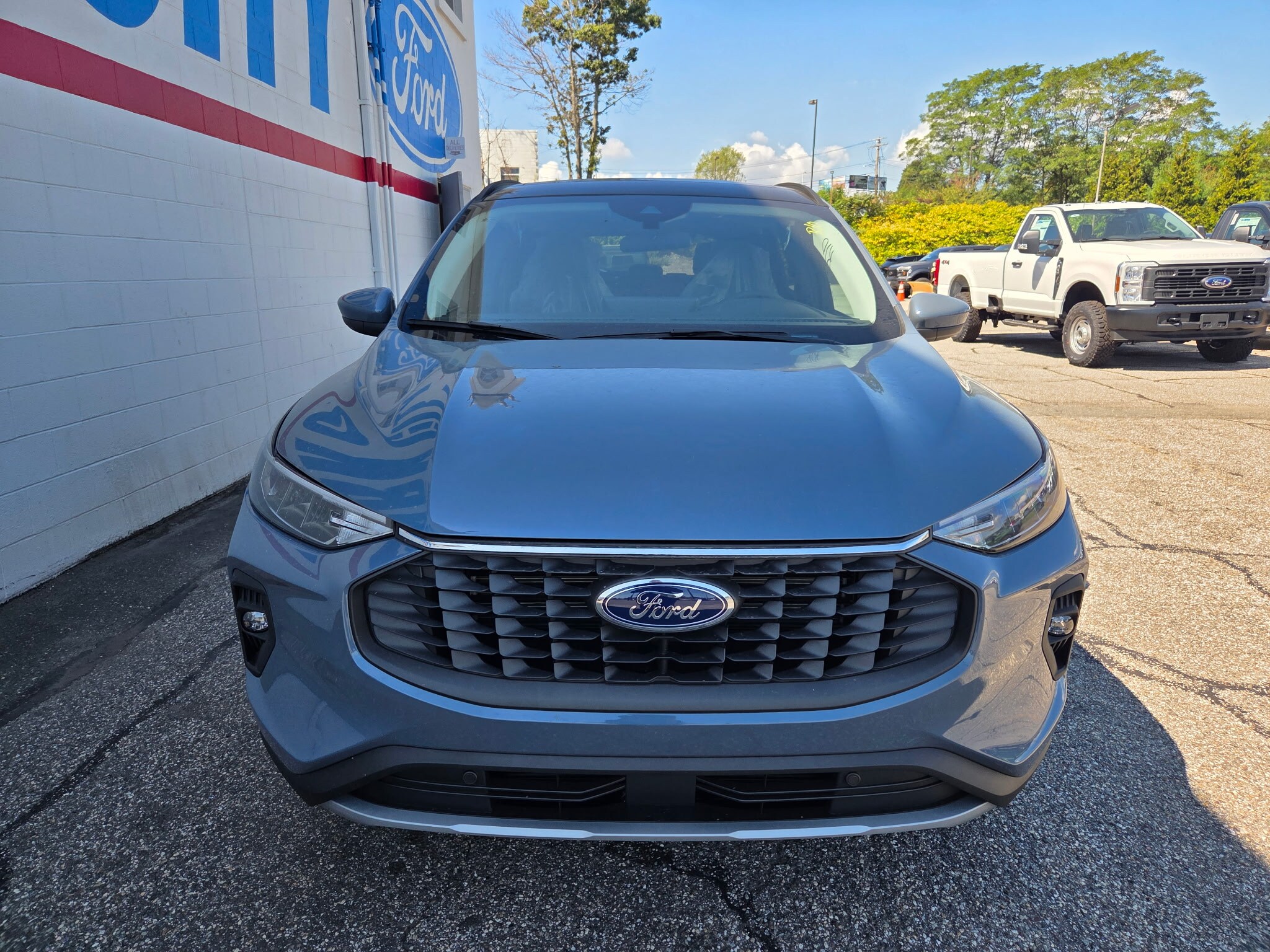 2025 Ford Escape photo 2