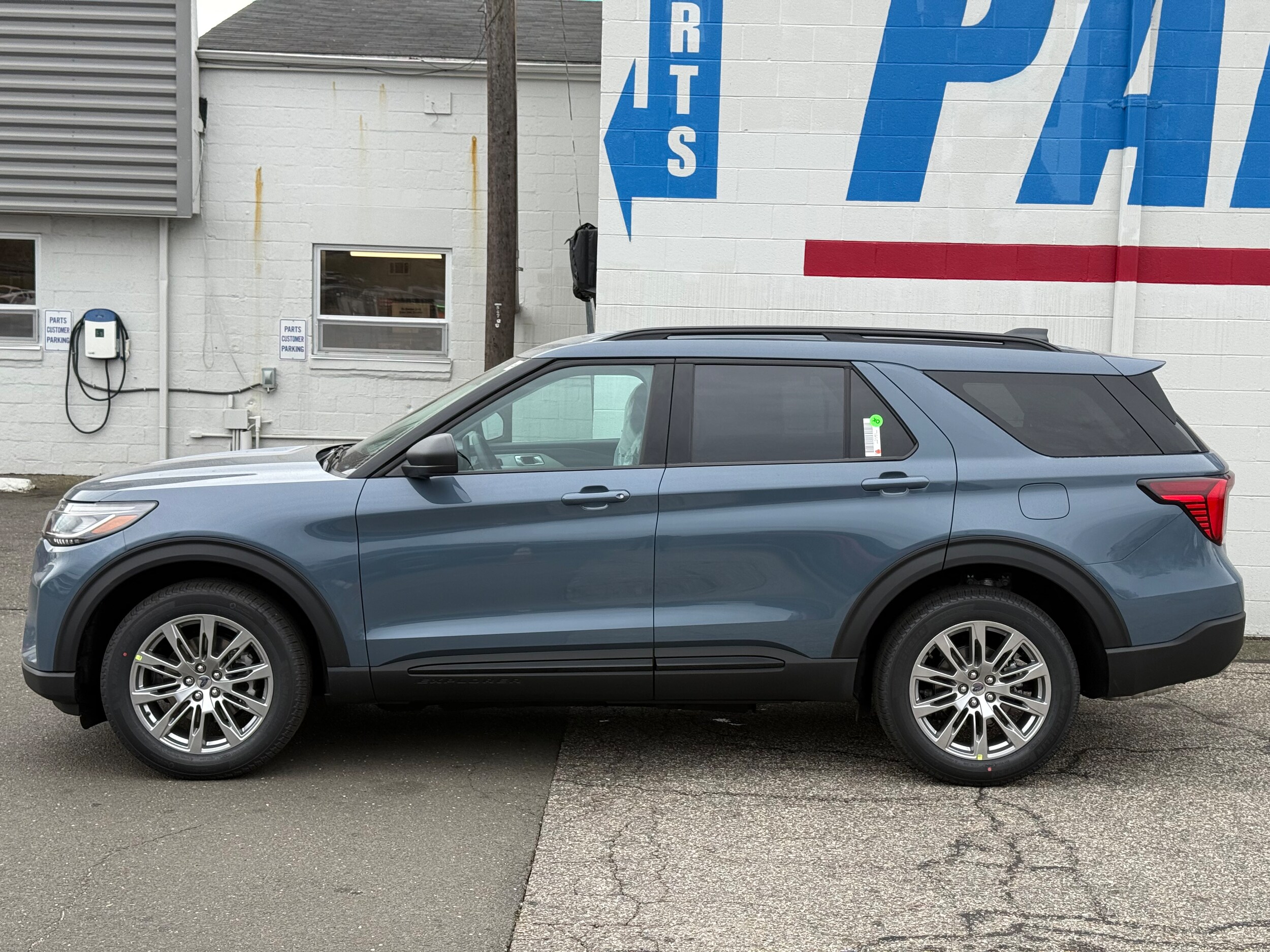 2026 Ford Explorer photo 3