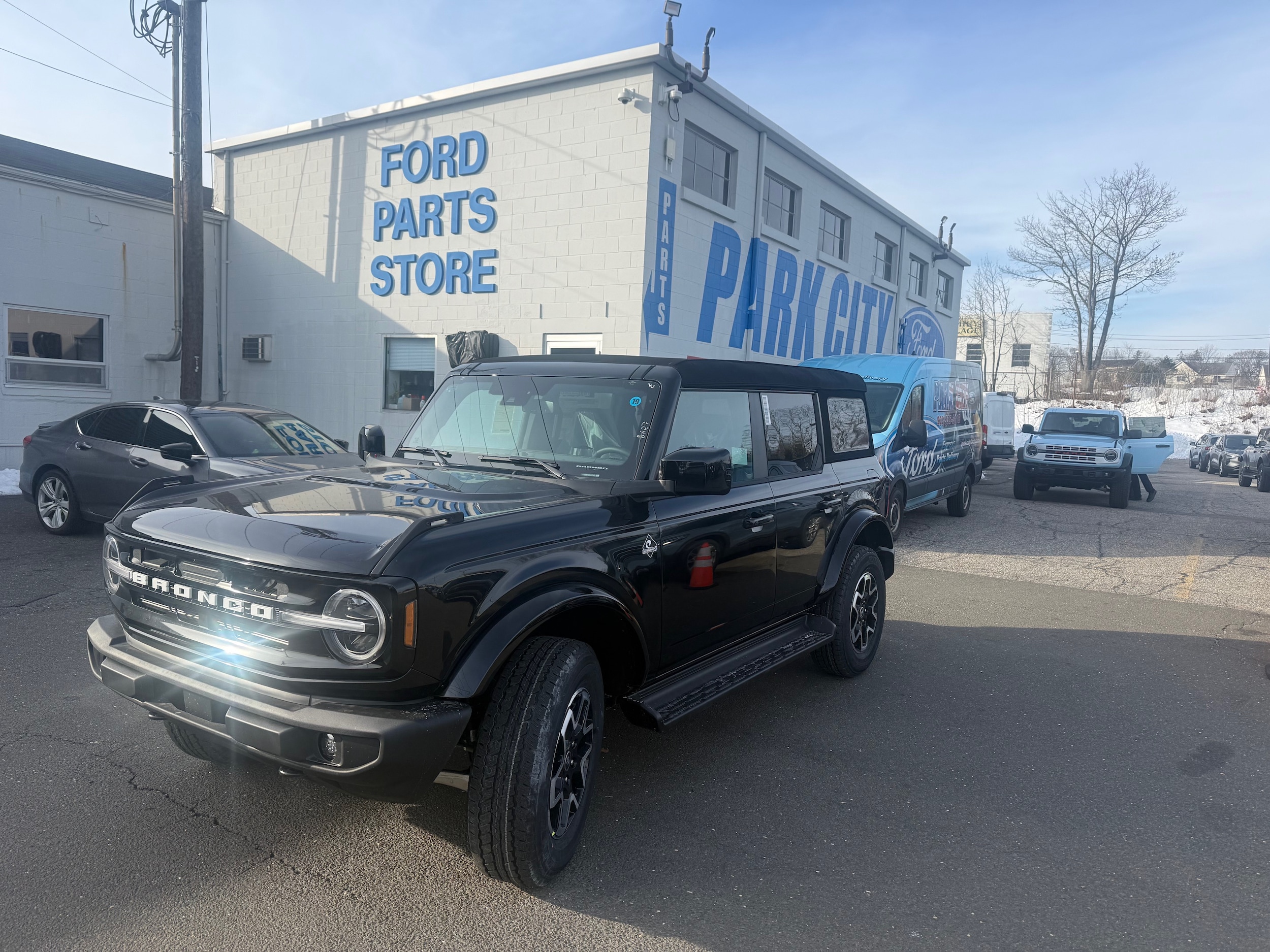 2025 Ford Bronco 4-Door Outer Banks's photo