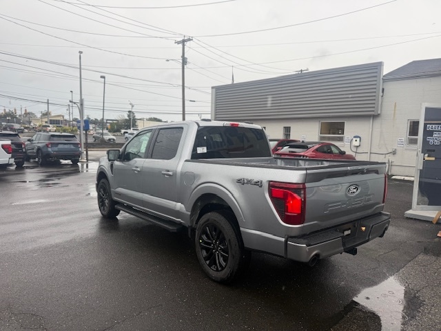 2025 Ford F-150 XLT photo 2