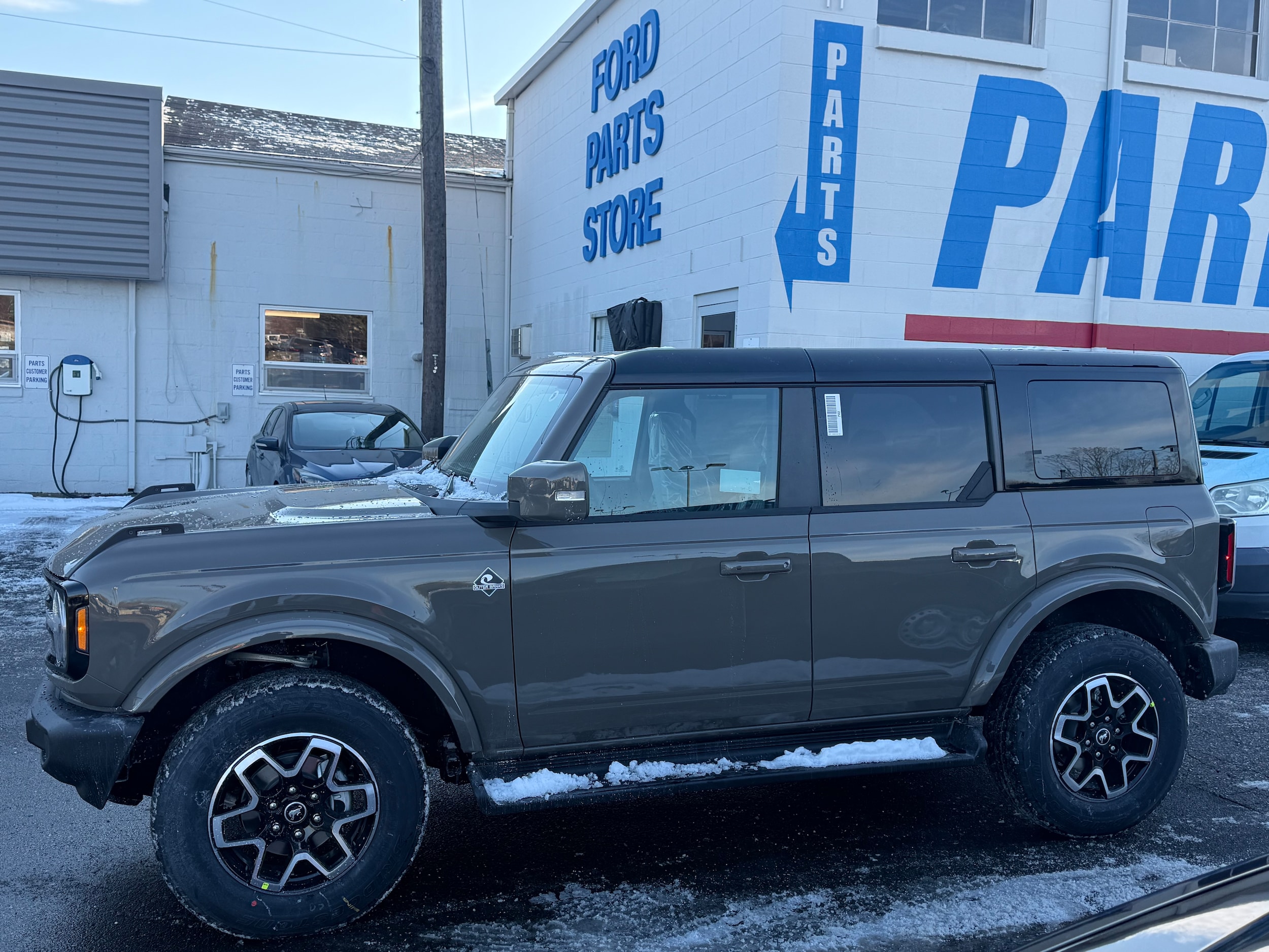 2025 Ford Bronco 4-Door Outer Banks's photo
