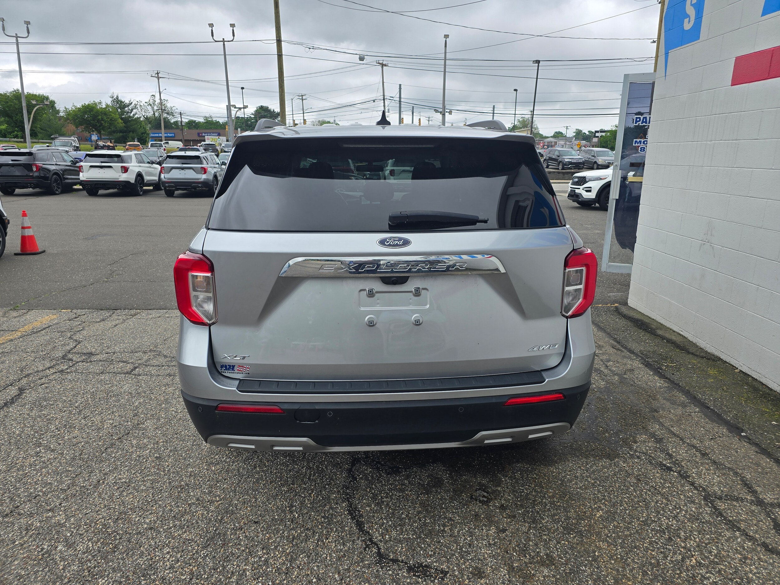 2021 Ford Explorer XLT photo 3